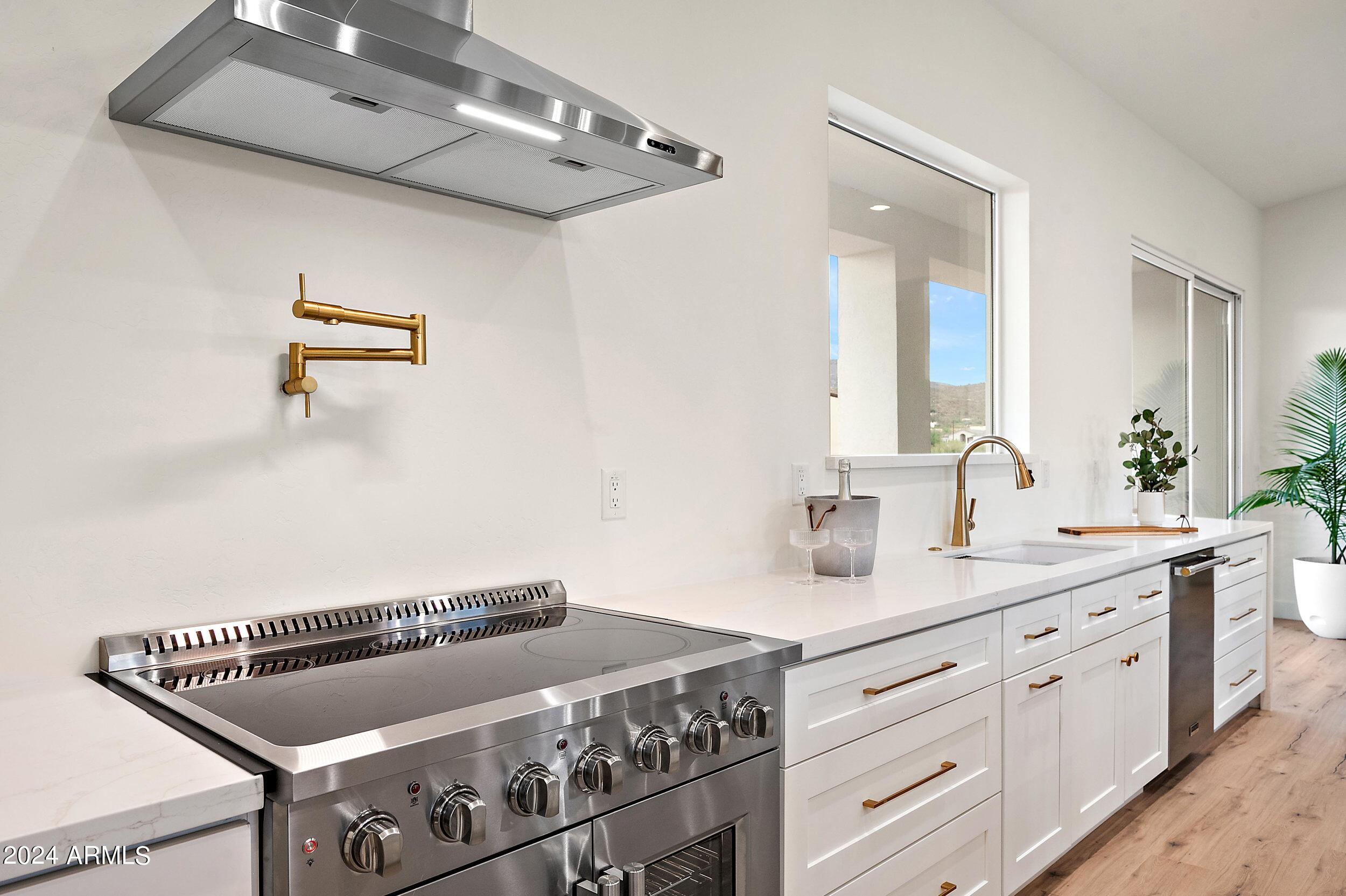 1642 E CIRCLE MOUNTAIN Road