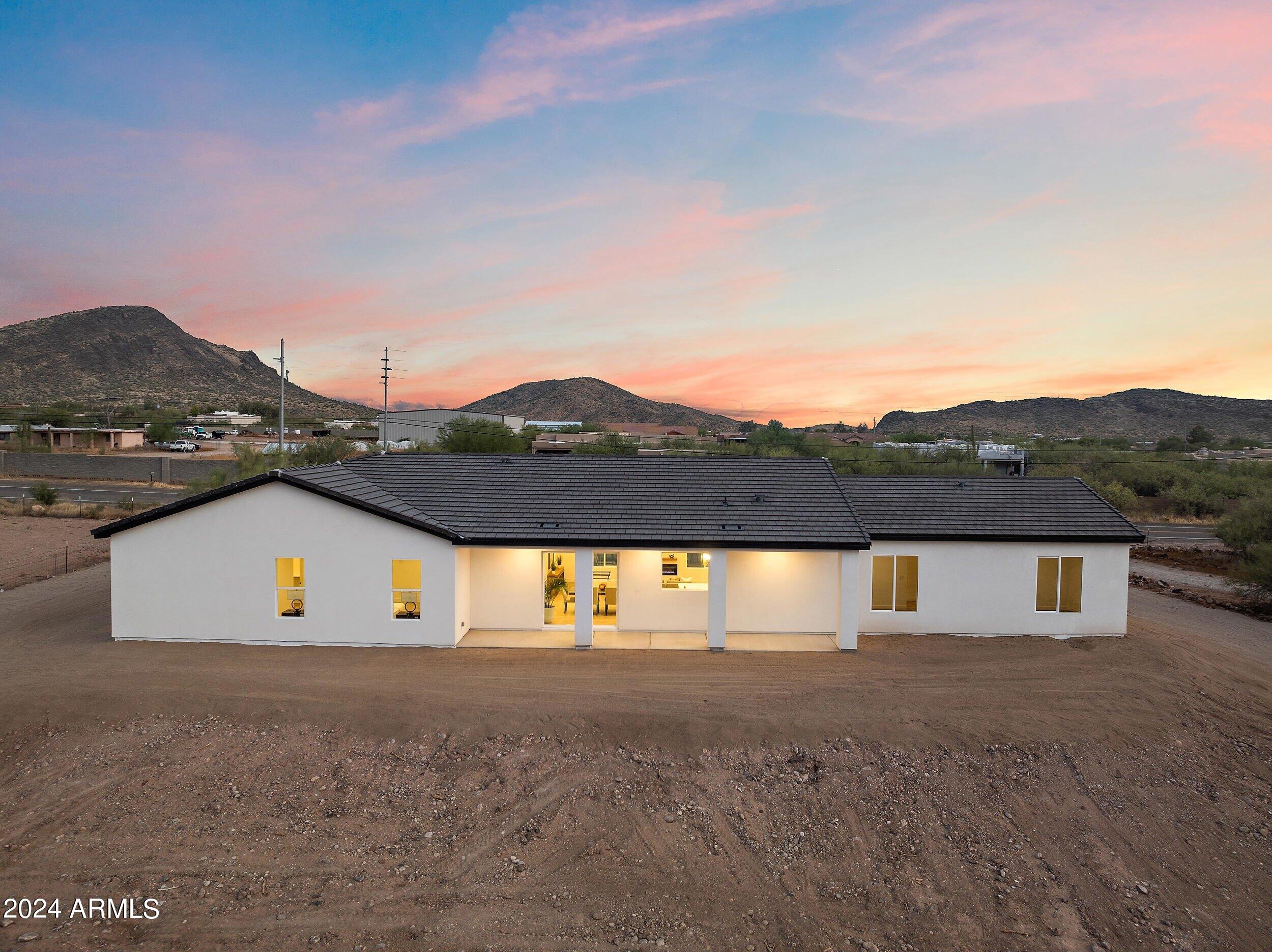 1642 E CIRCLE MOUNTAIN Road