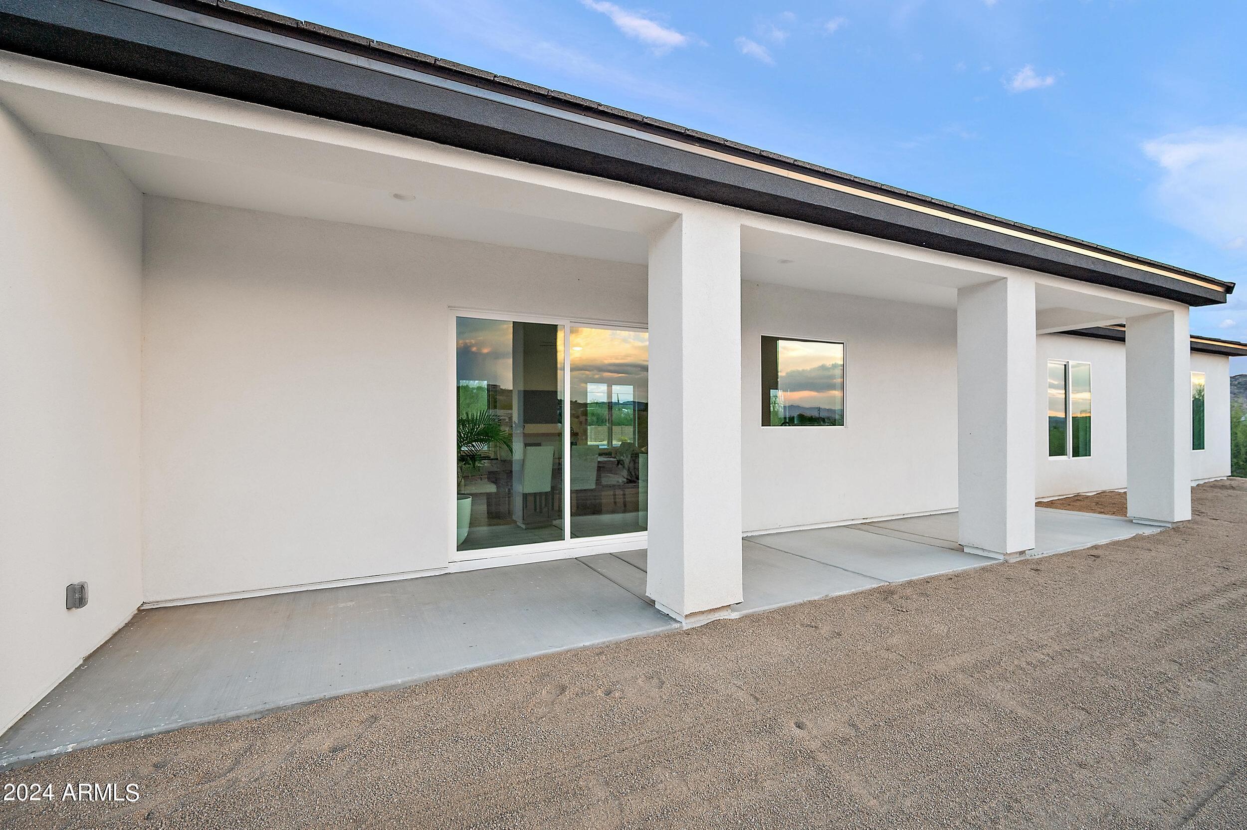 1642 E CIRCLE MOUNTAIN Road