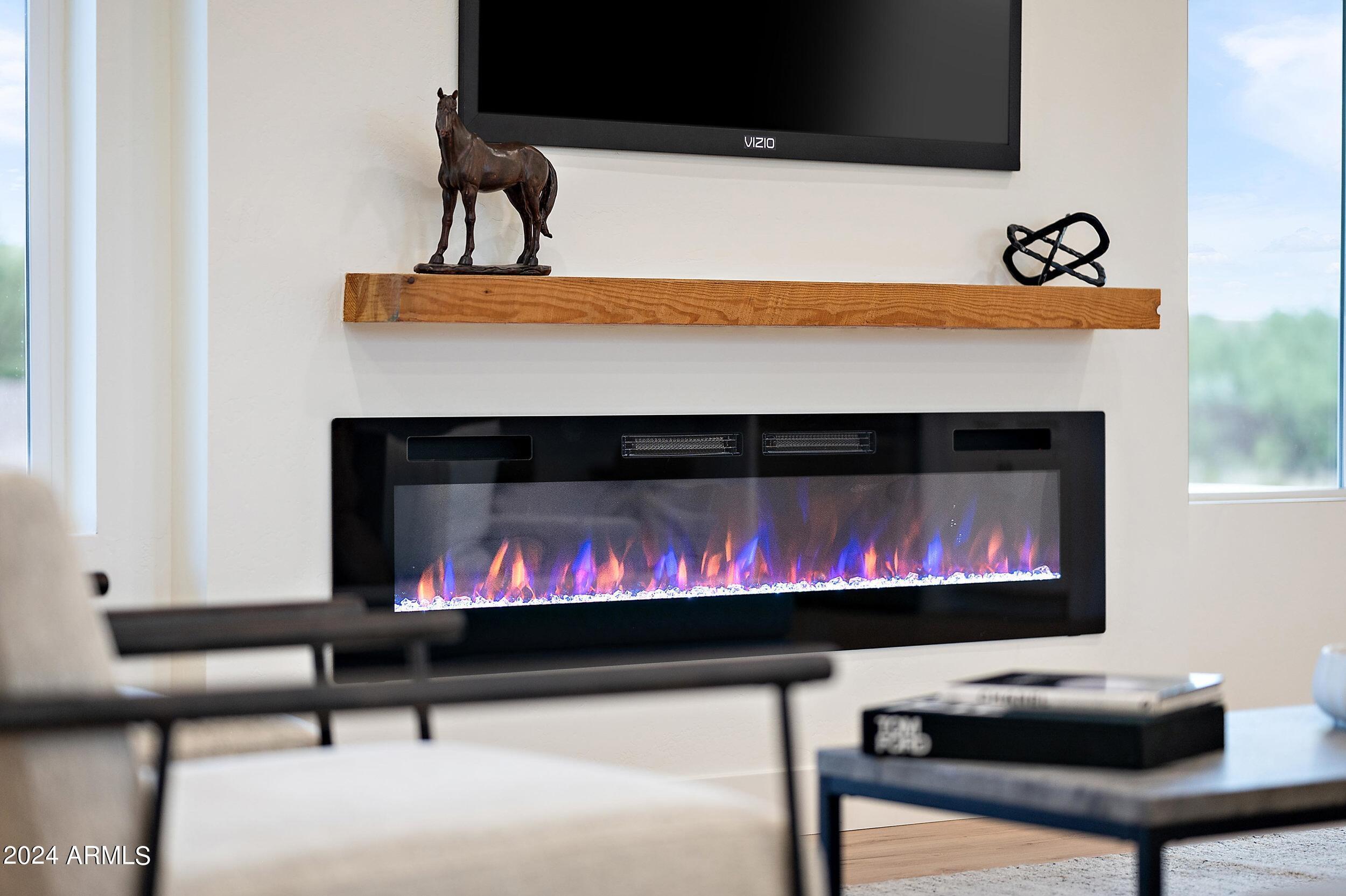 1642 E CIRCLE MOUNTAIN Road