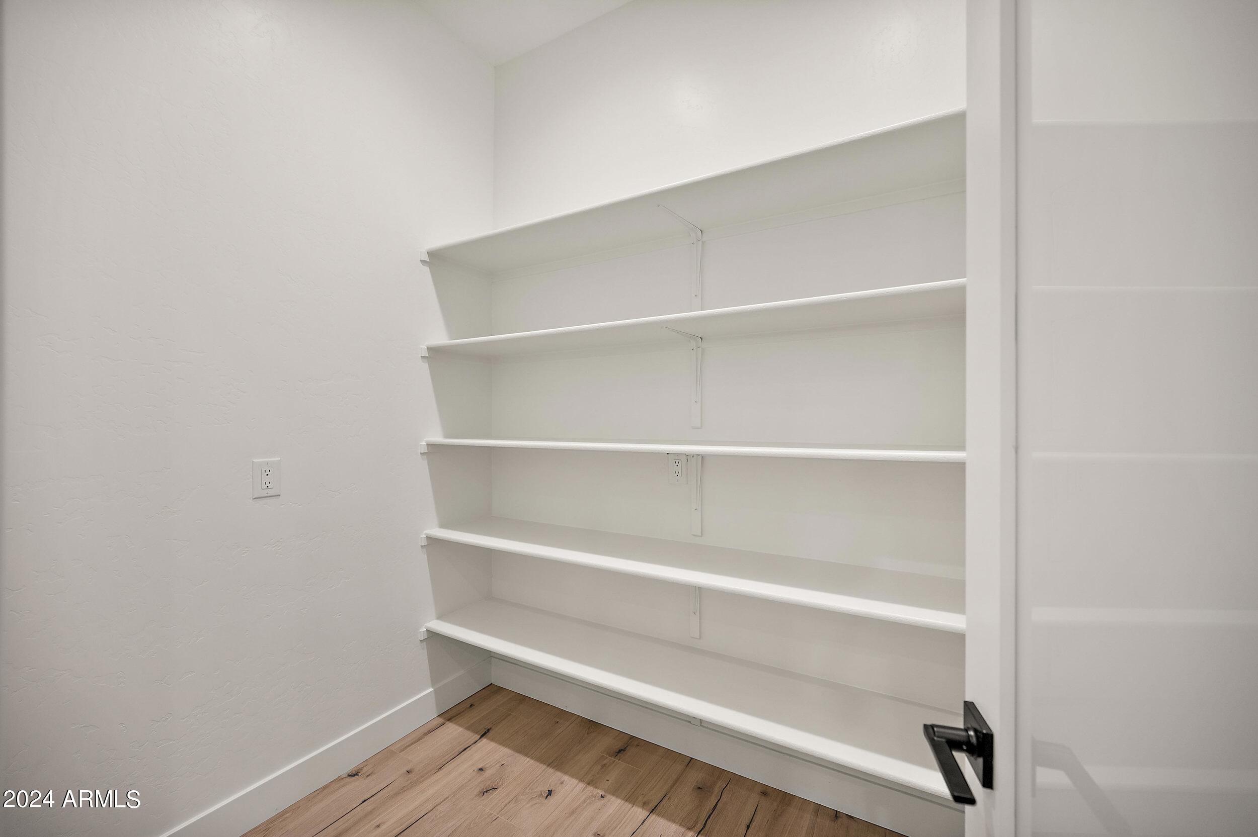 1642 E CIRCLE MOUNTAIN Road