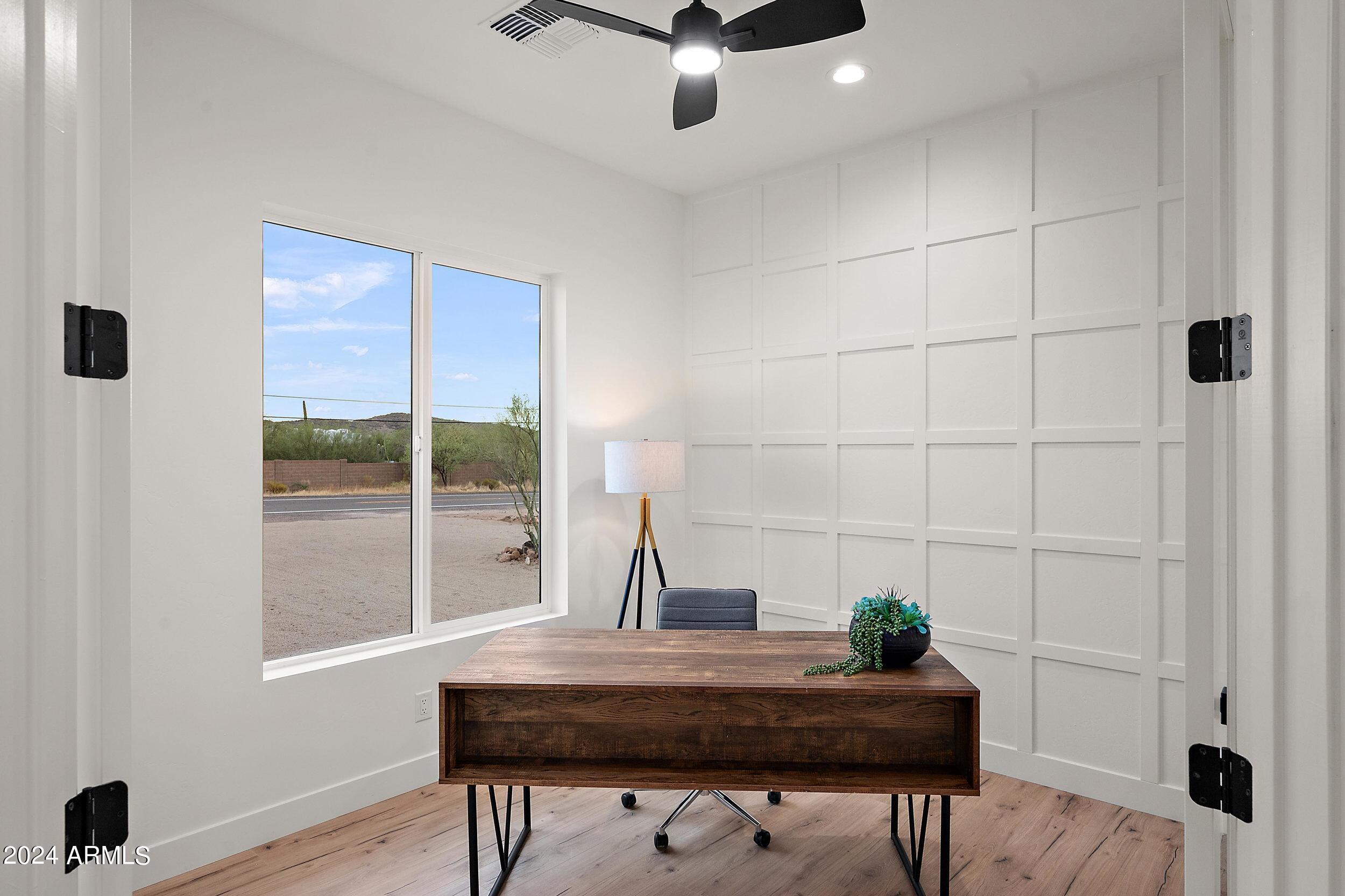 1642 E CIRCLE MOUNTAIN Road