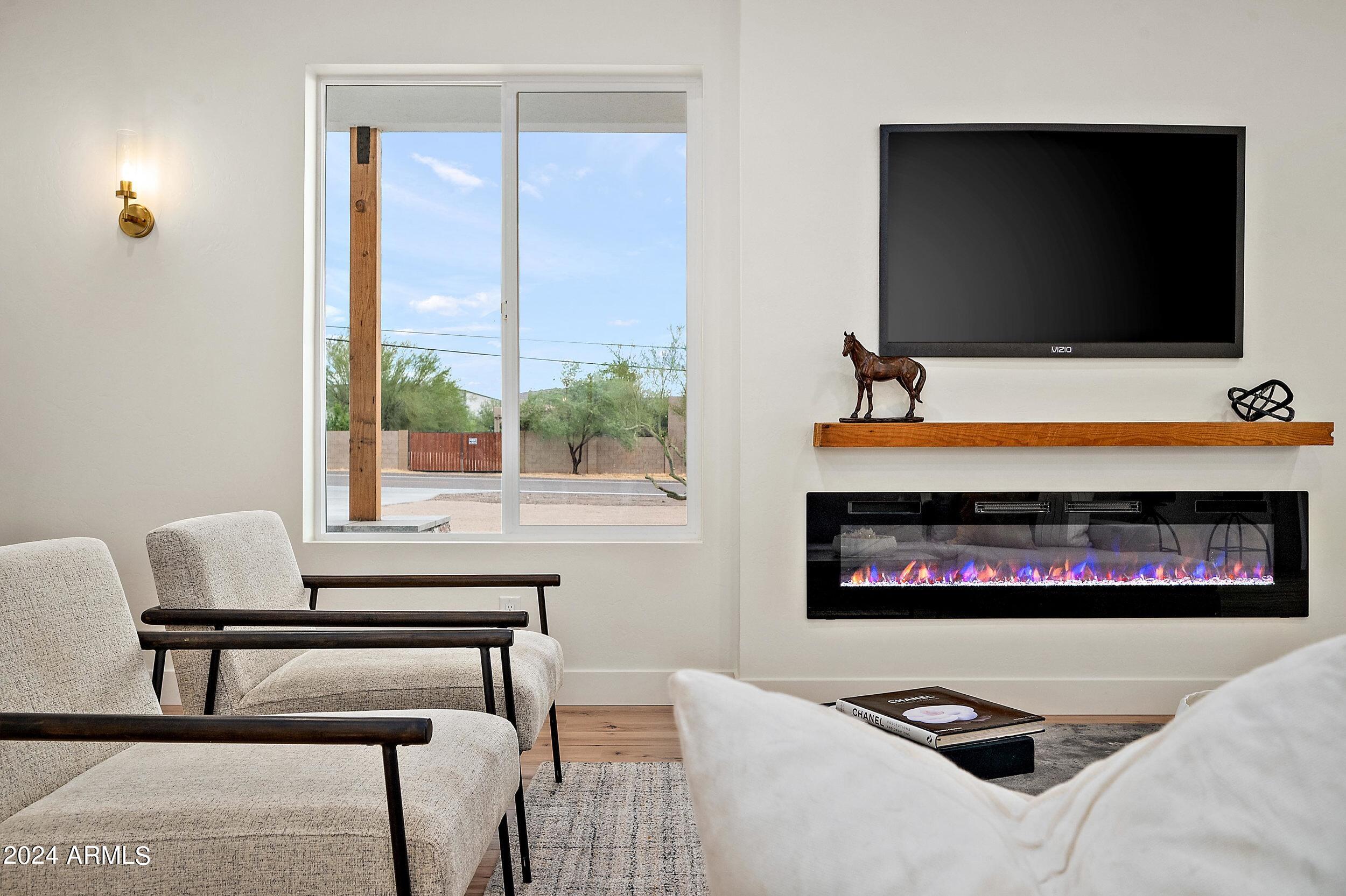 1642 E CIRCLE MOUNTAIN Road