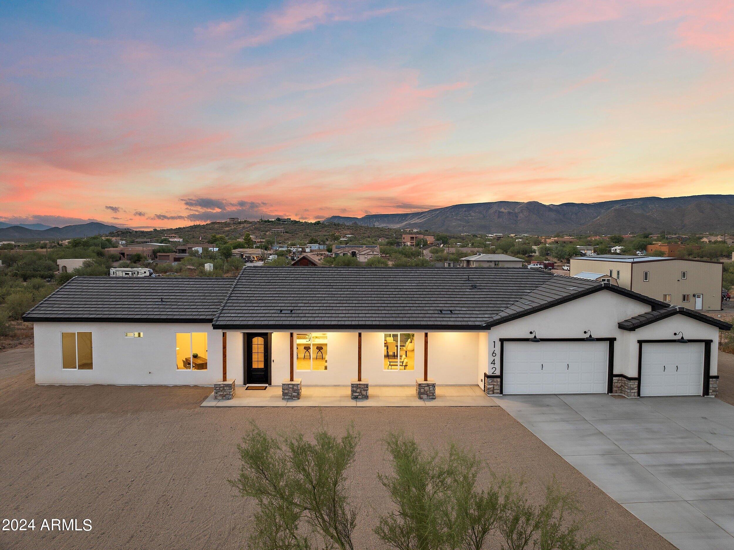 1642 E CIRCLE MOUNTAIN Road