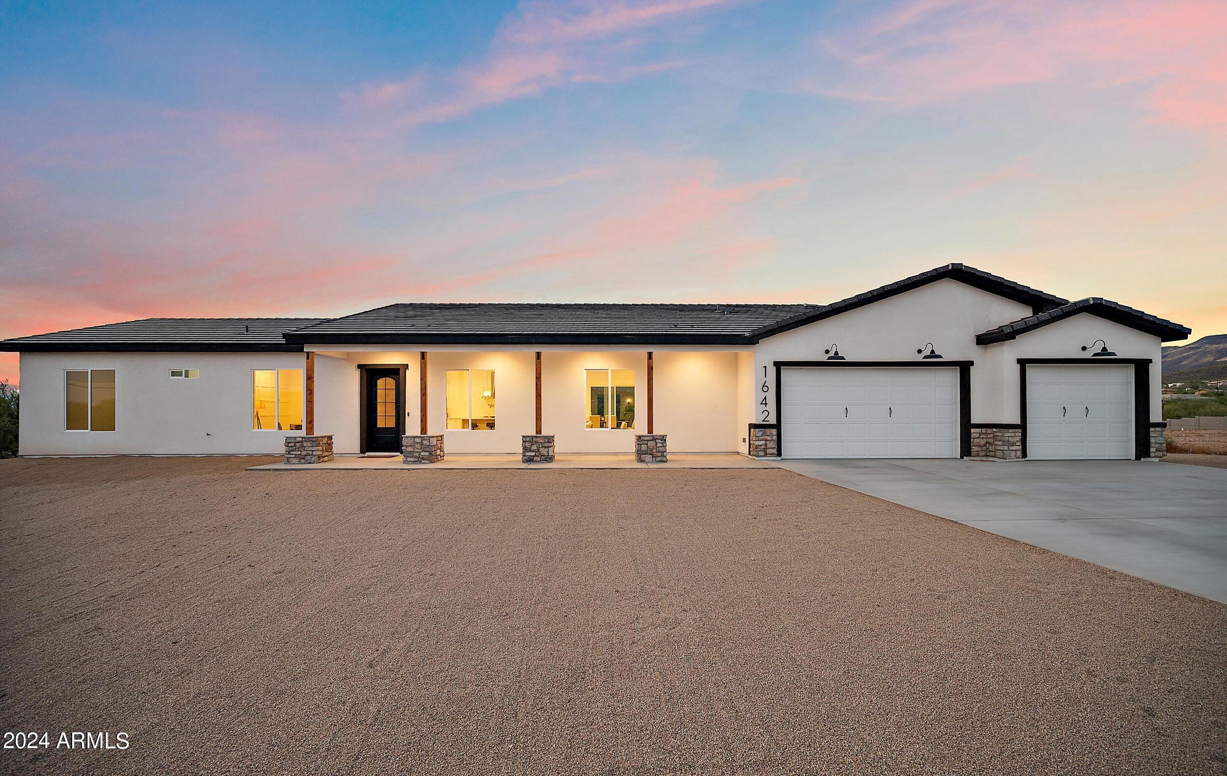 1642 E CIRCLE MOUNTAIN Road