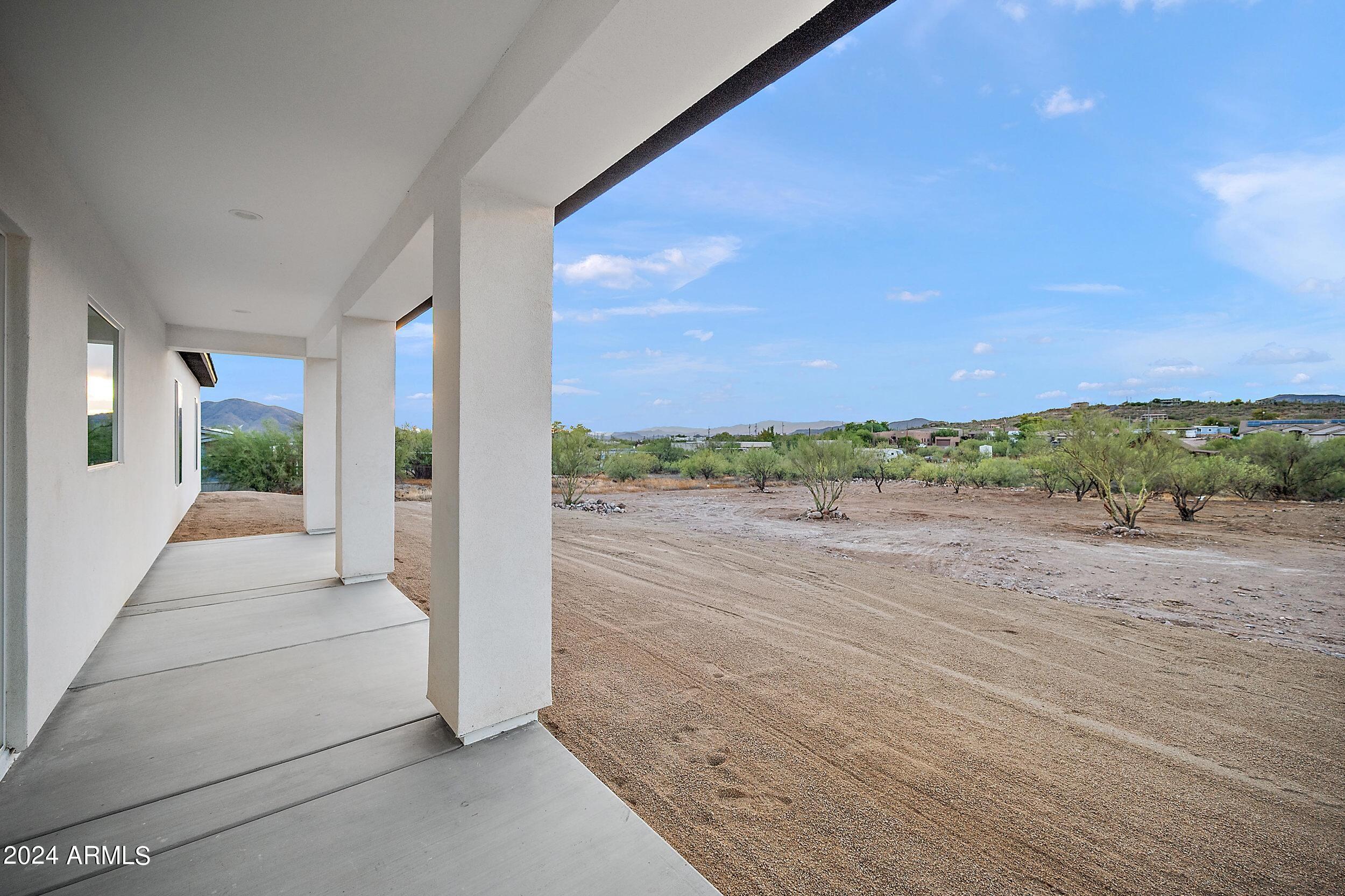 1642 E CIRCLE MOUNTAIN Road