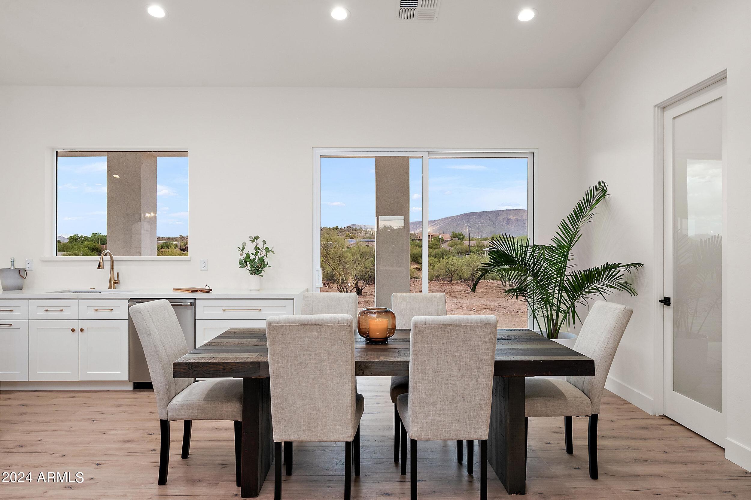 1642 E CIRCLE MOUNTAIN Road