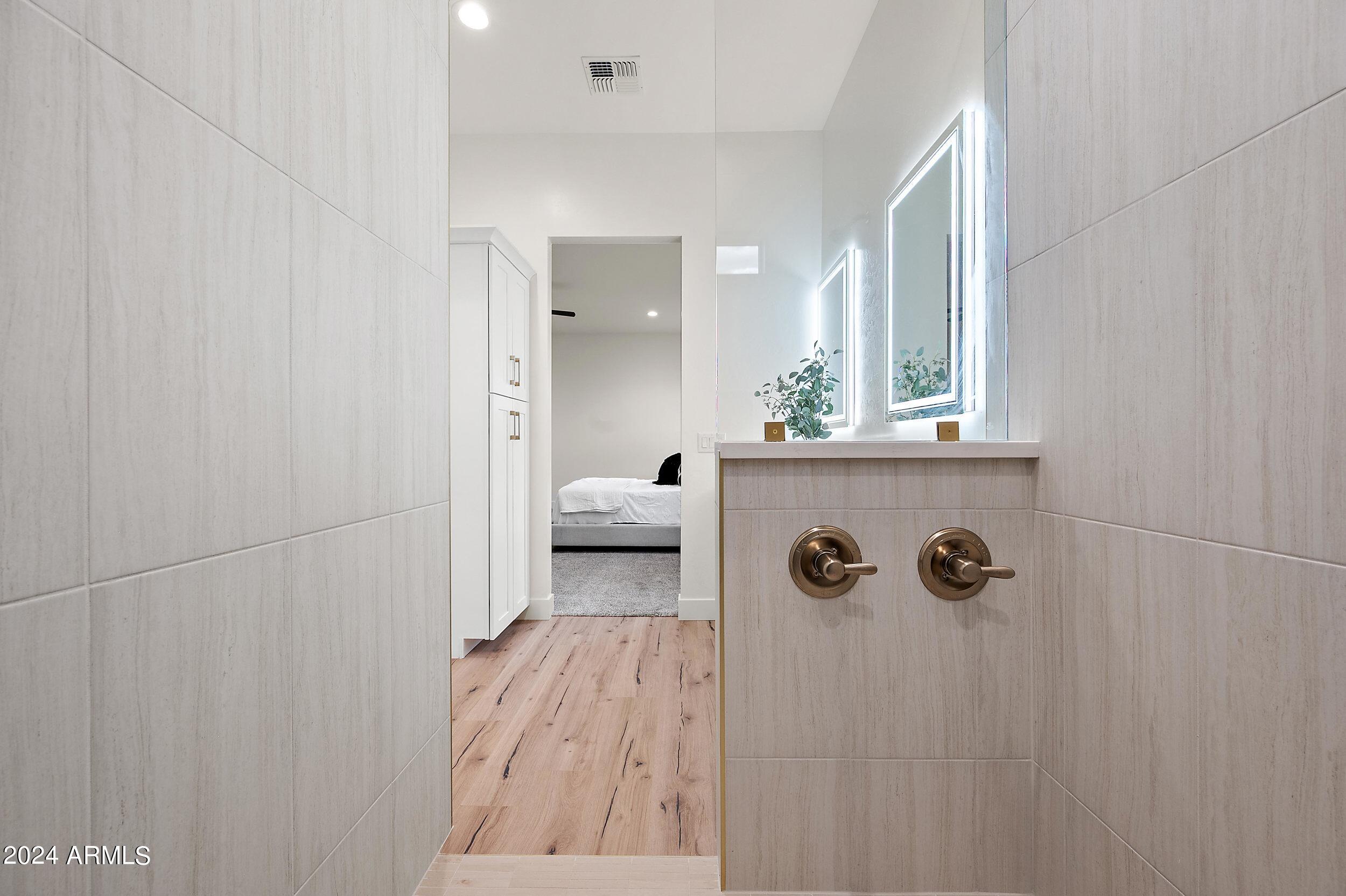 1642 E CIRCLE MOUNTAIN Road