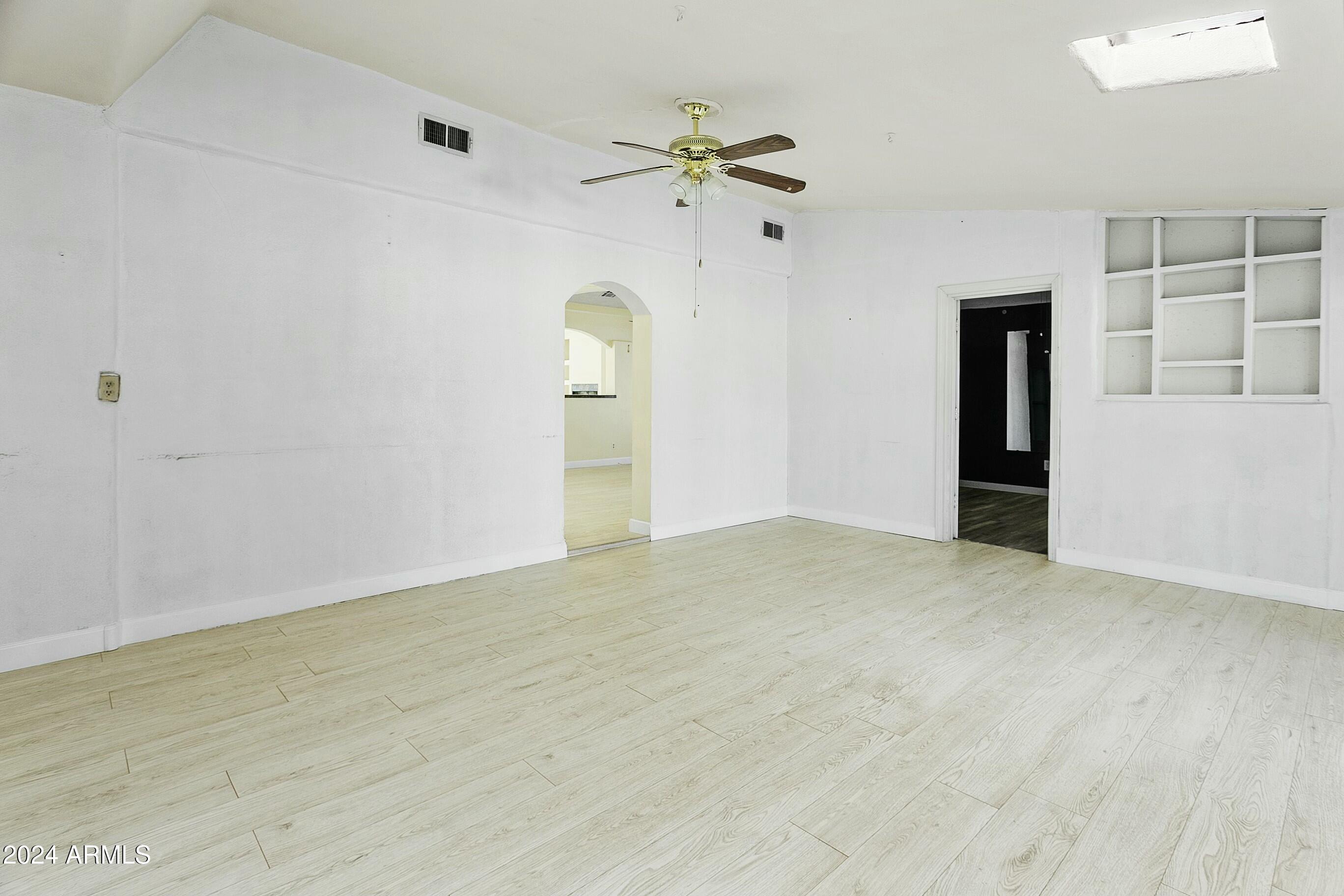 3818 E DESERT COVE Avenue