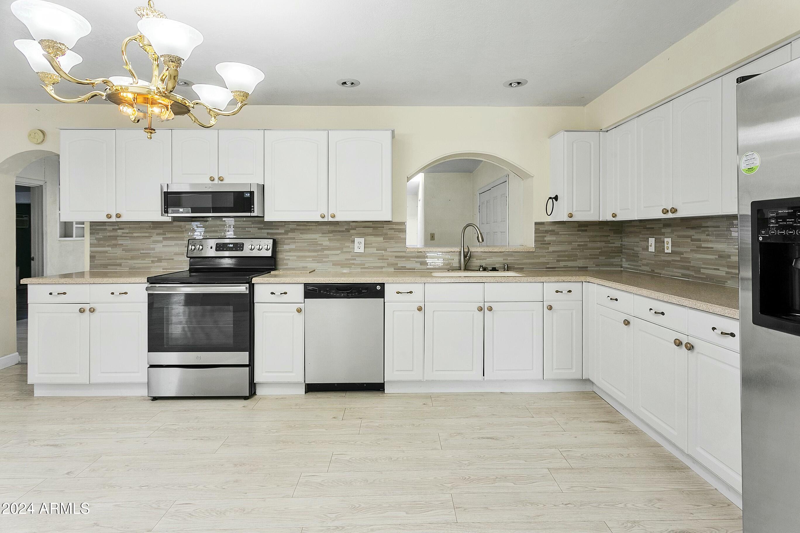 3818 E DESERT COVE Avenue