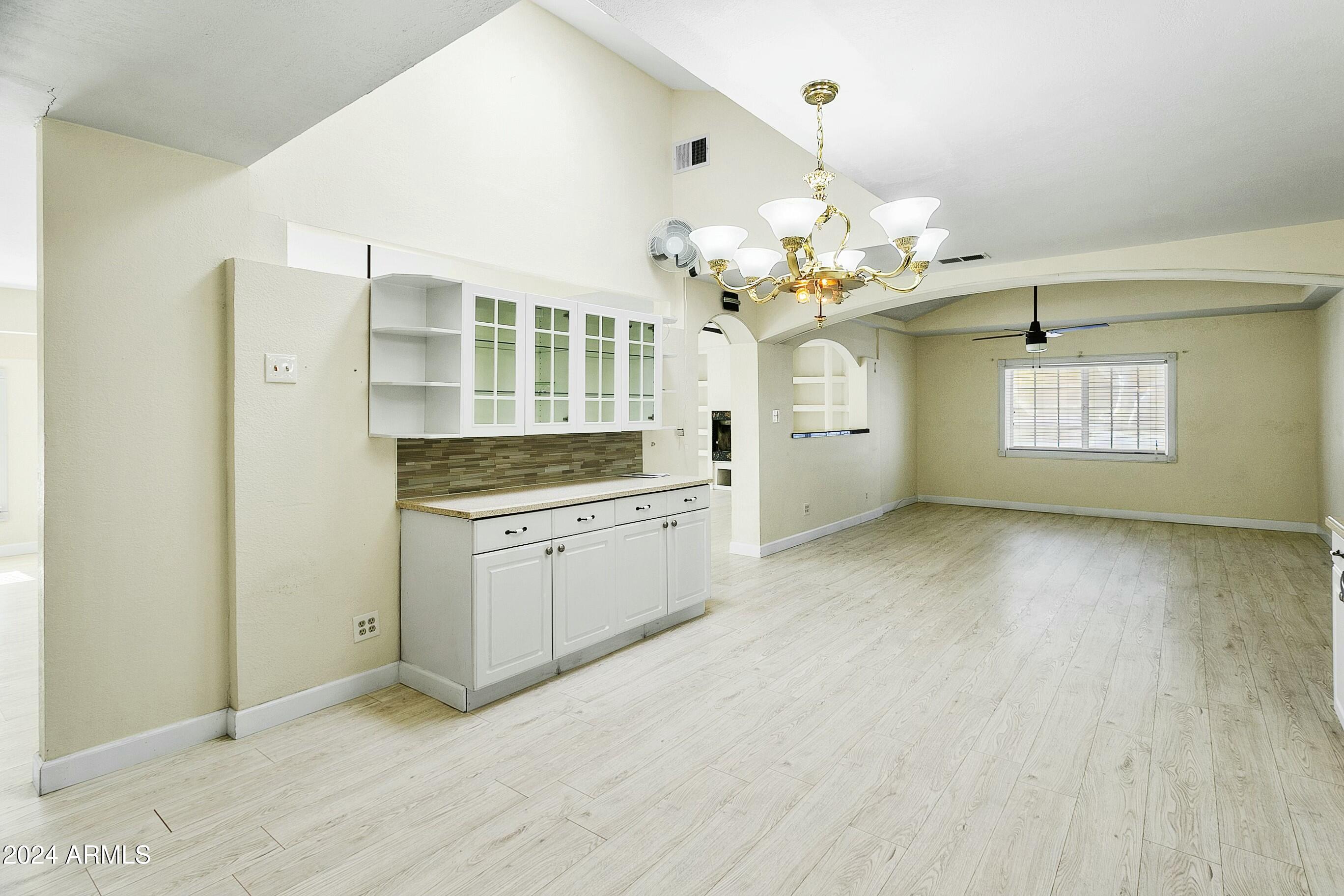 3818 E DESERT COVE Avenue