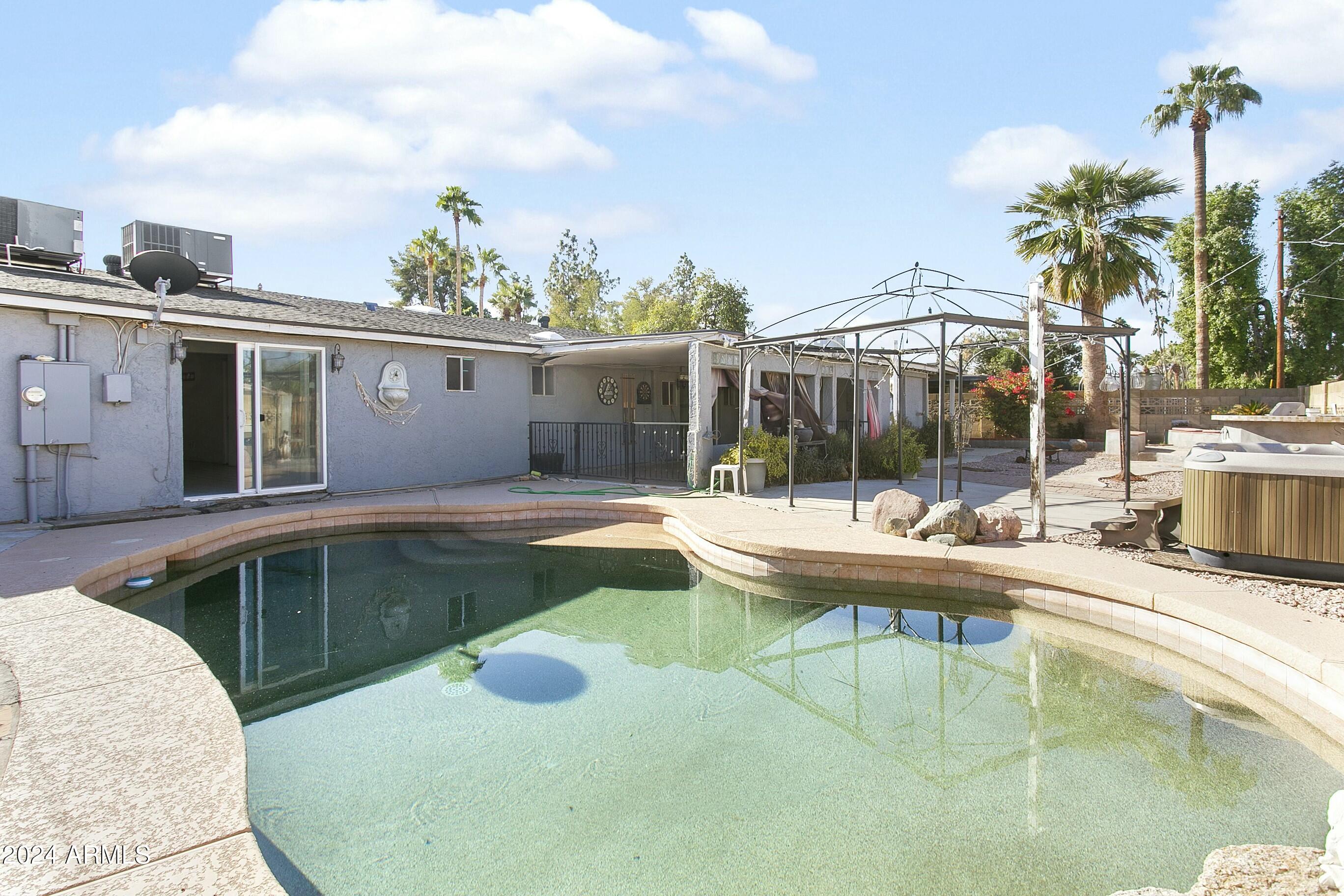 3818 E DESERT COVE Avenue