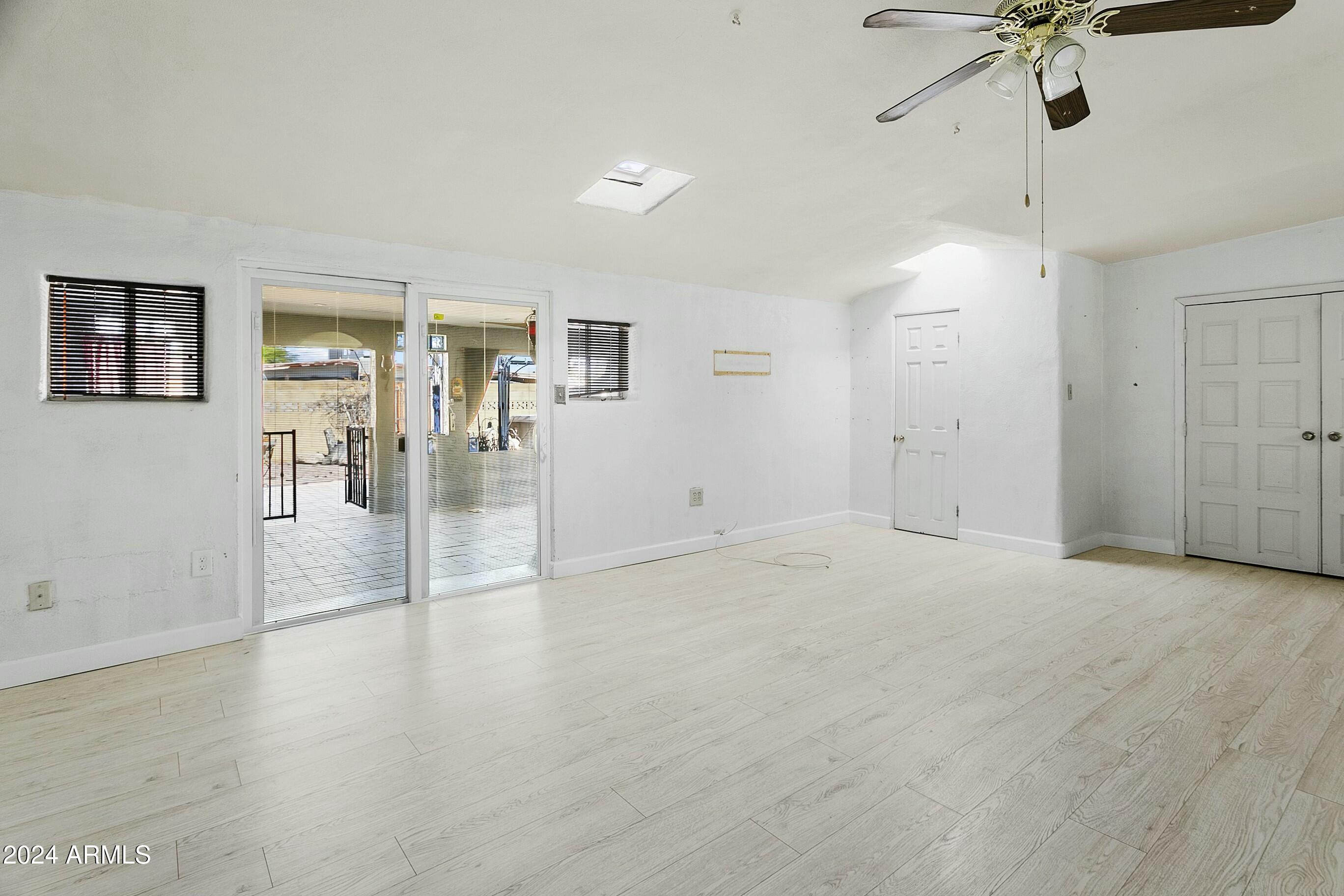 3818 E DESERT COVE Avenue