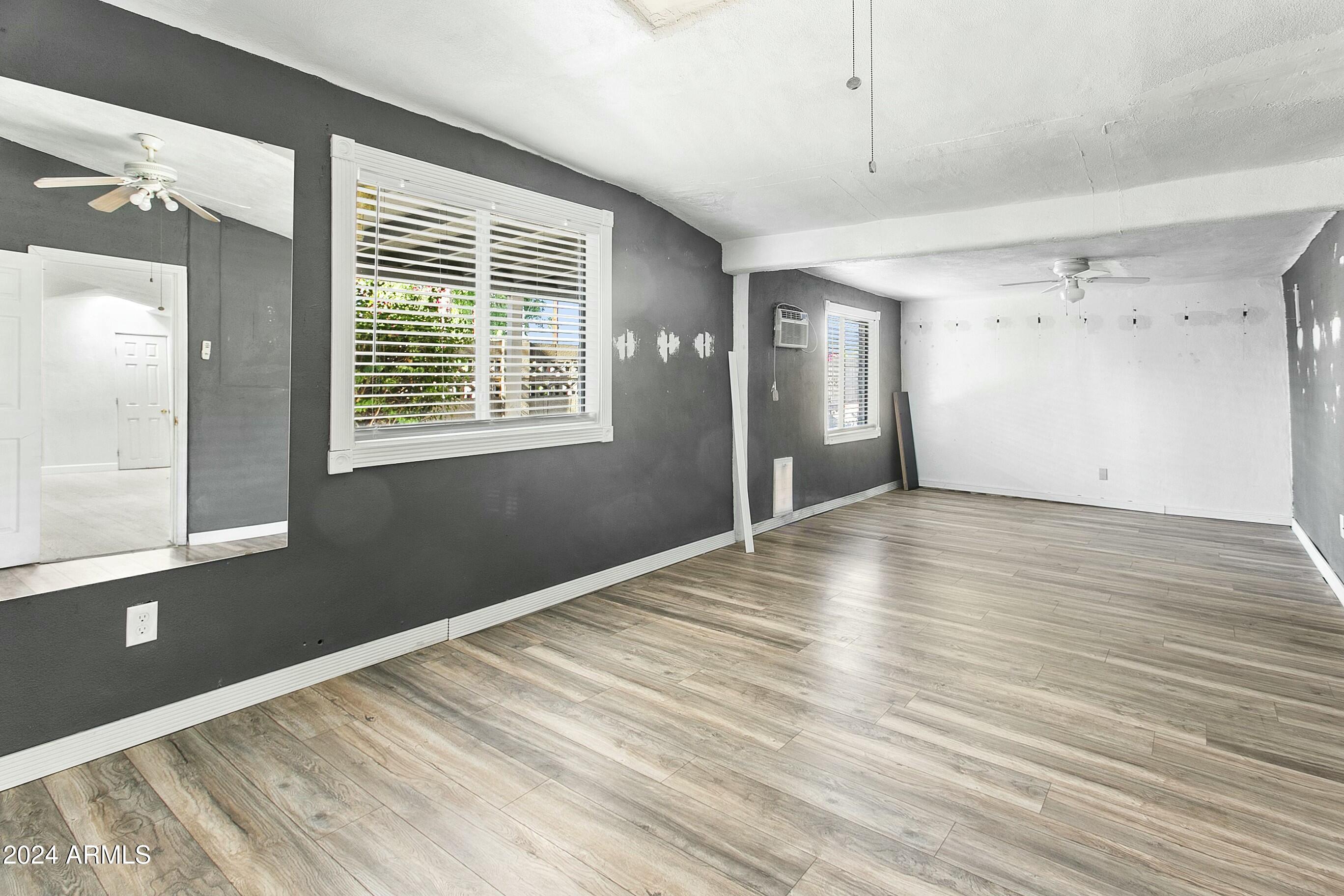 3818 E DESERT COVE Avenue