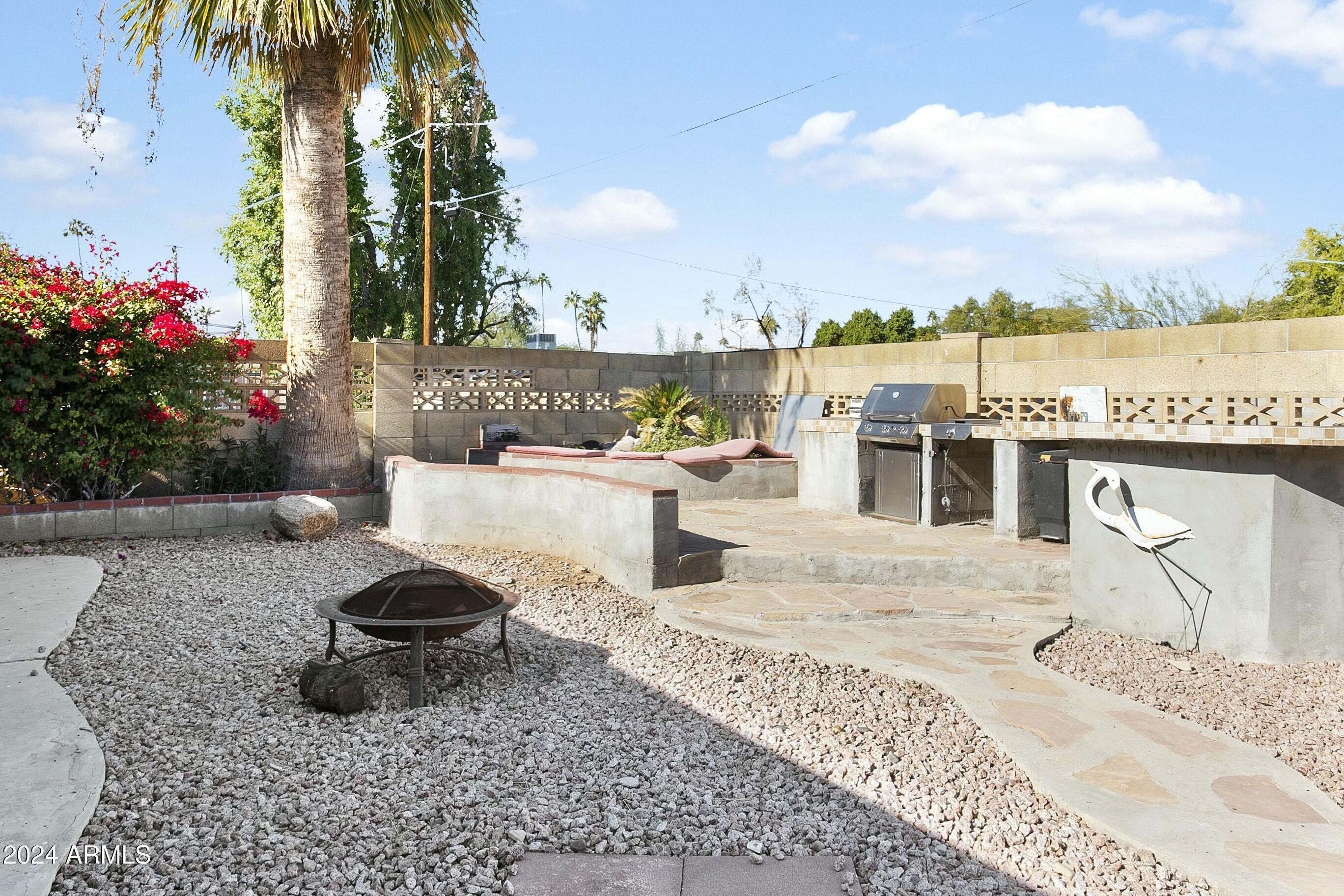 3818 E DESERT COVE Avenue