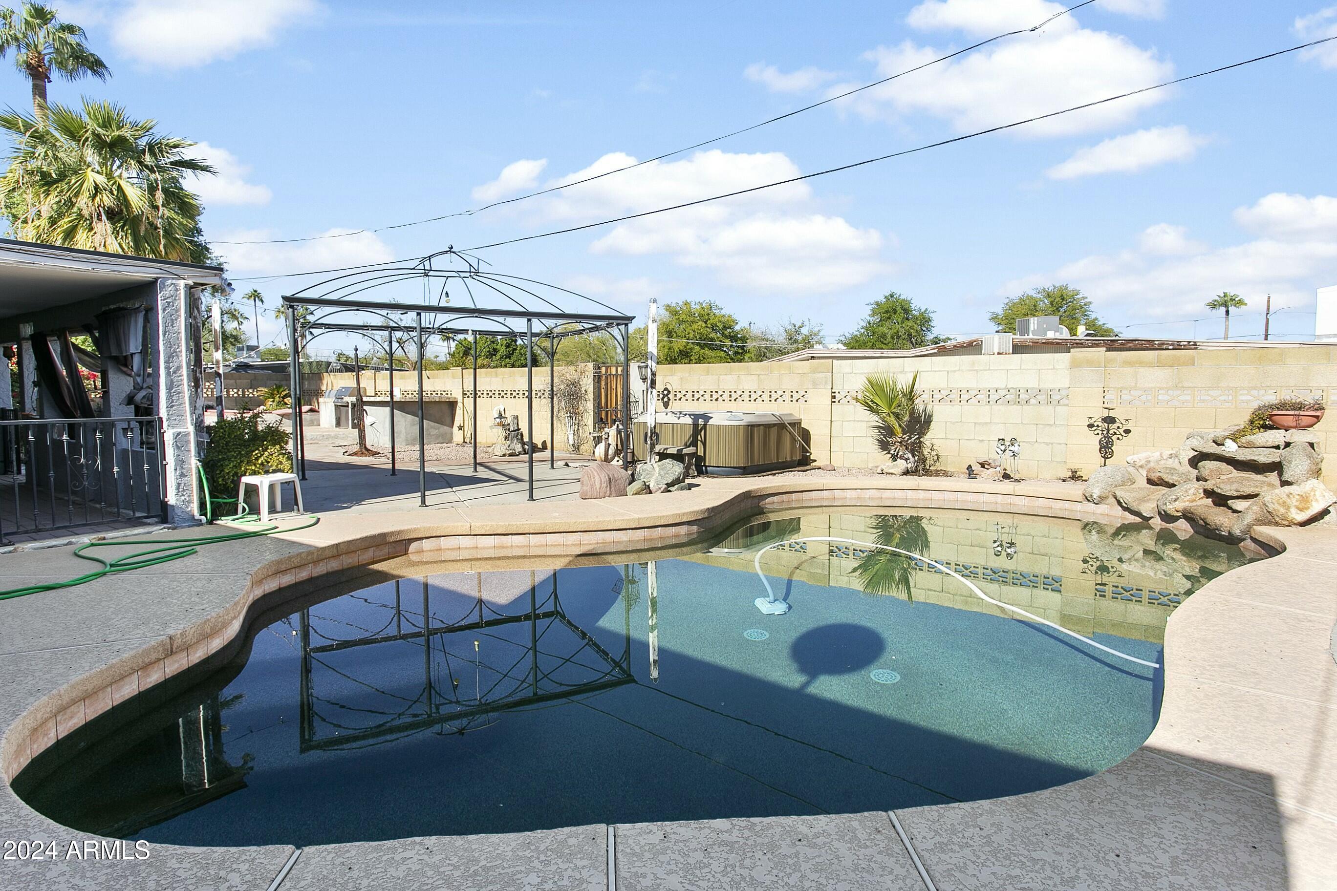 3818 E DESERT COVE Avenue