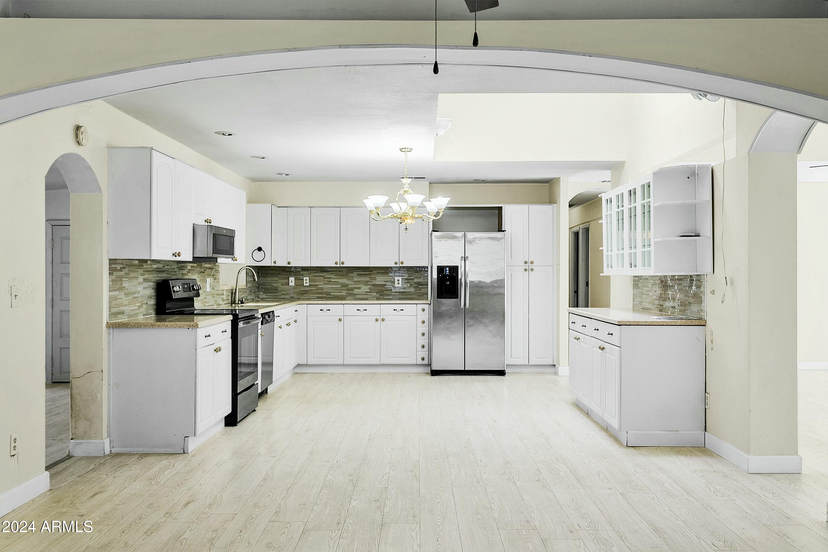 3818 E DESERT COVE Avenue