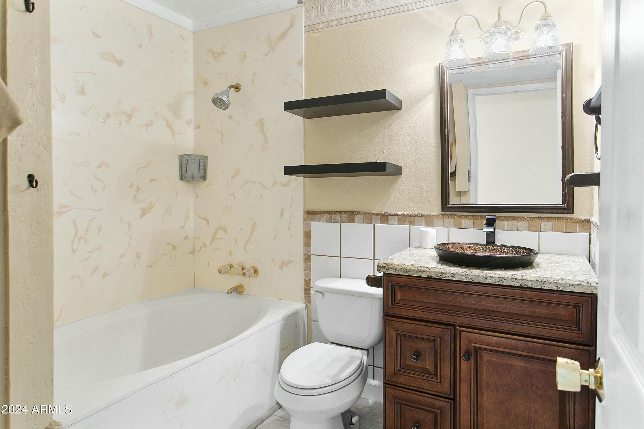 3818 E DESERT COVE Avenue