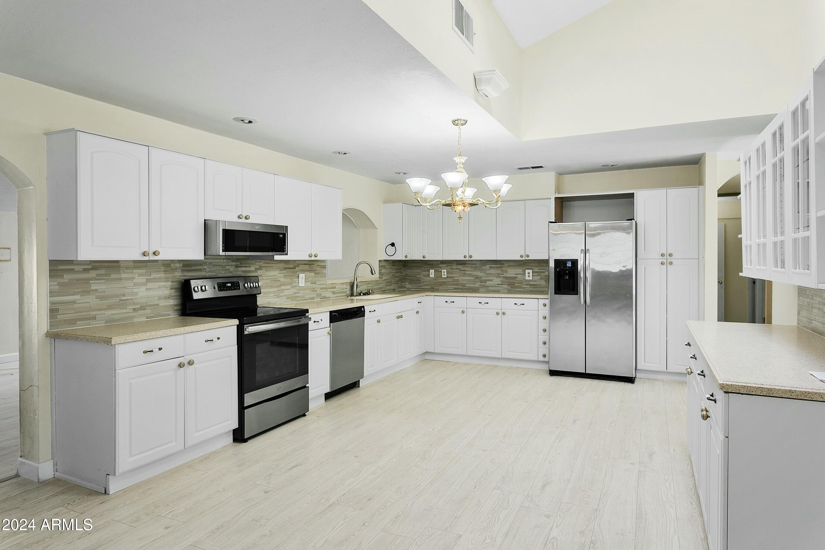 3818 E DESERT COVE Avenue