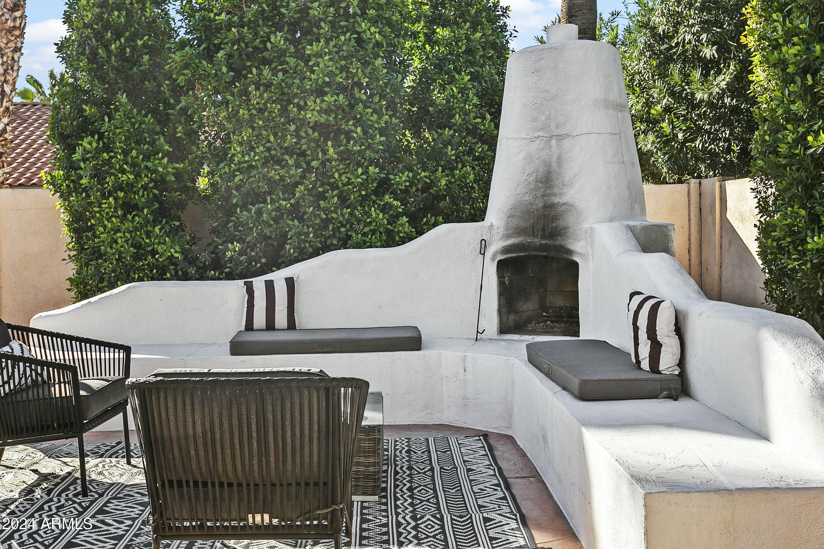 4601 E DESERT CACTUS Street