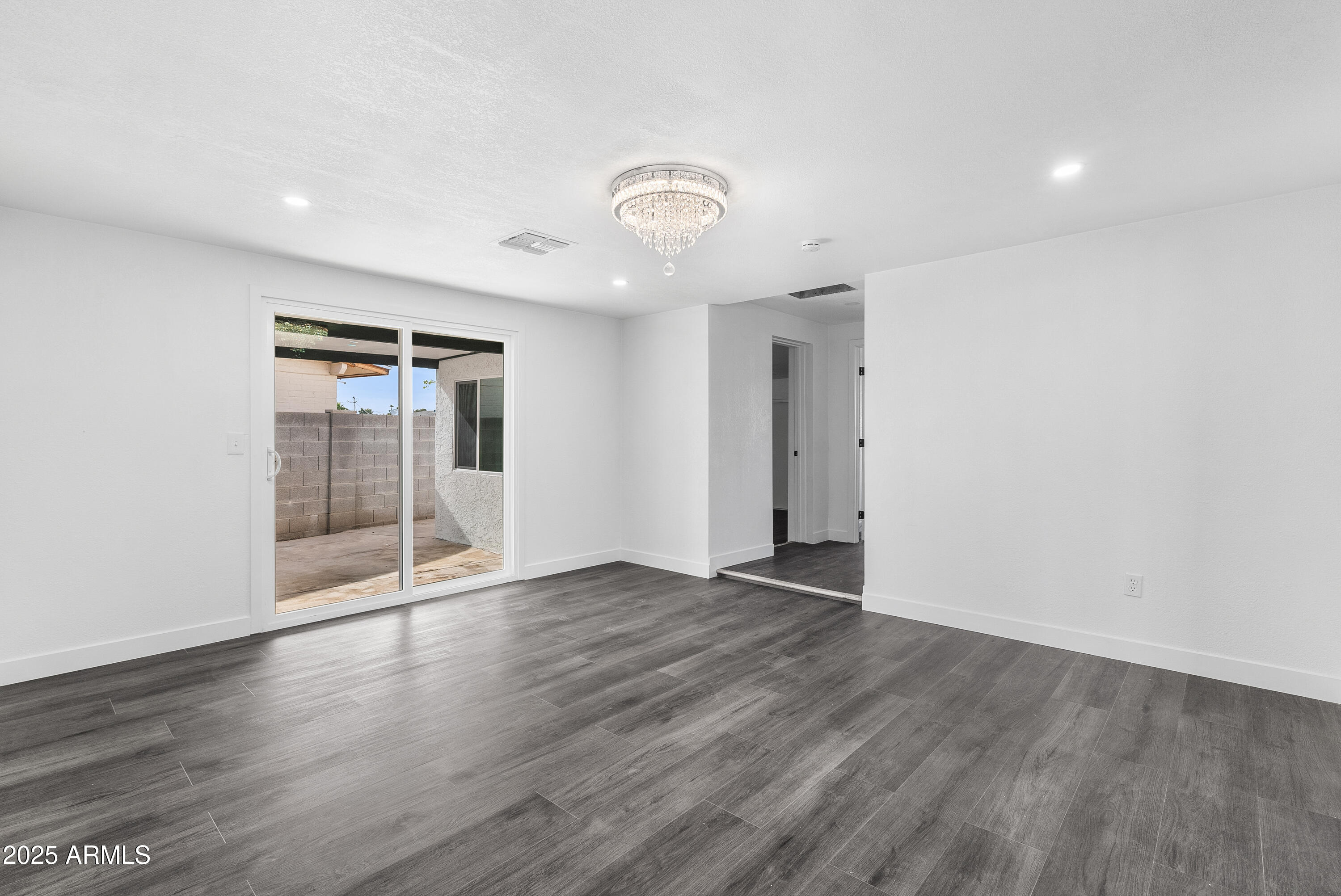 3002 W MANDALAY Lane