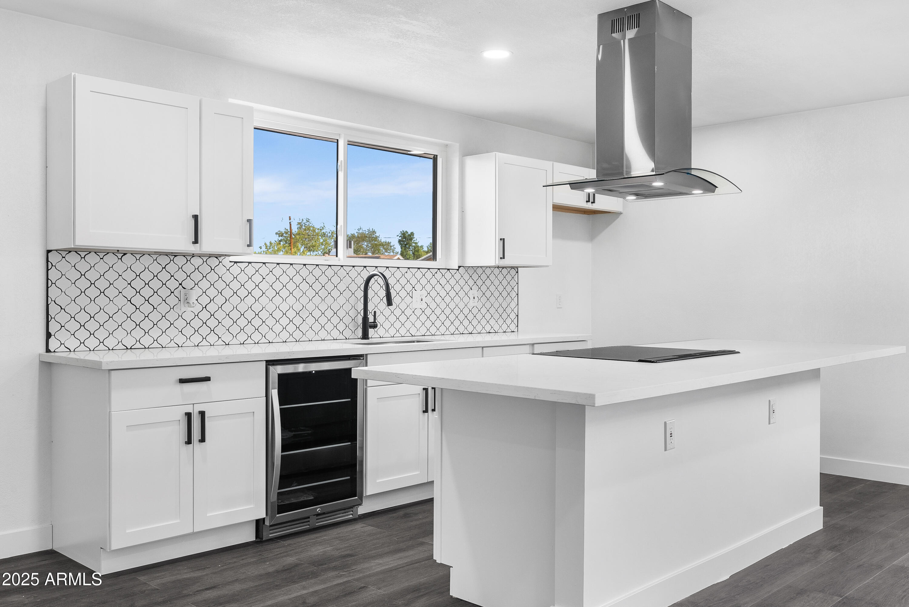 3002 W MANDALAY Lane