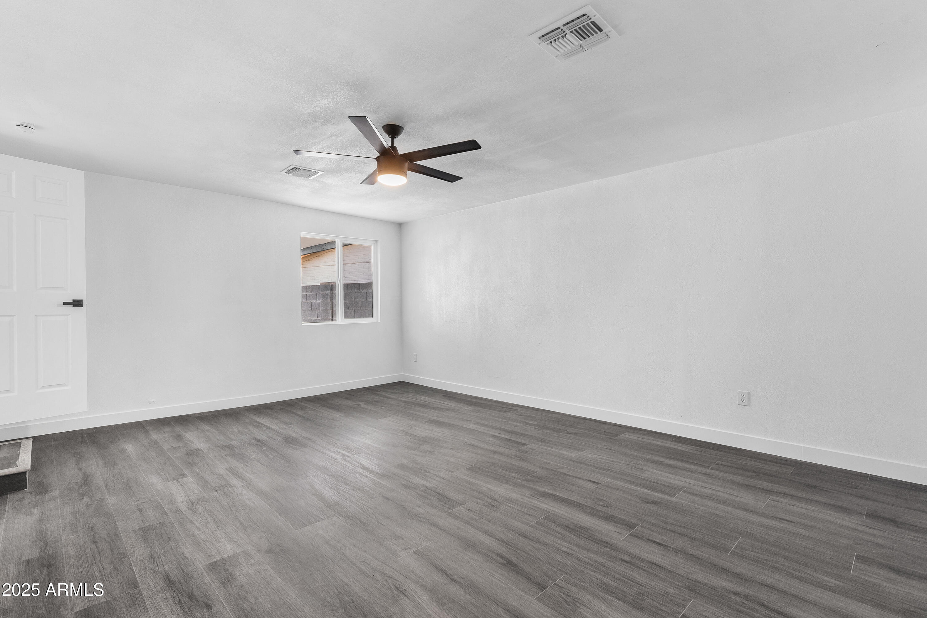 3002 W MANDALAY Lane