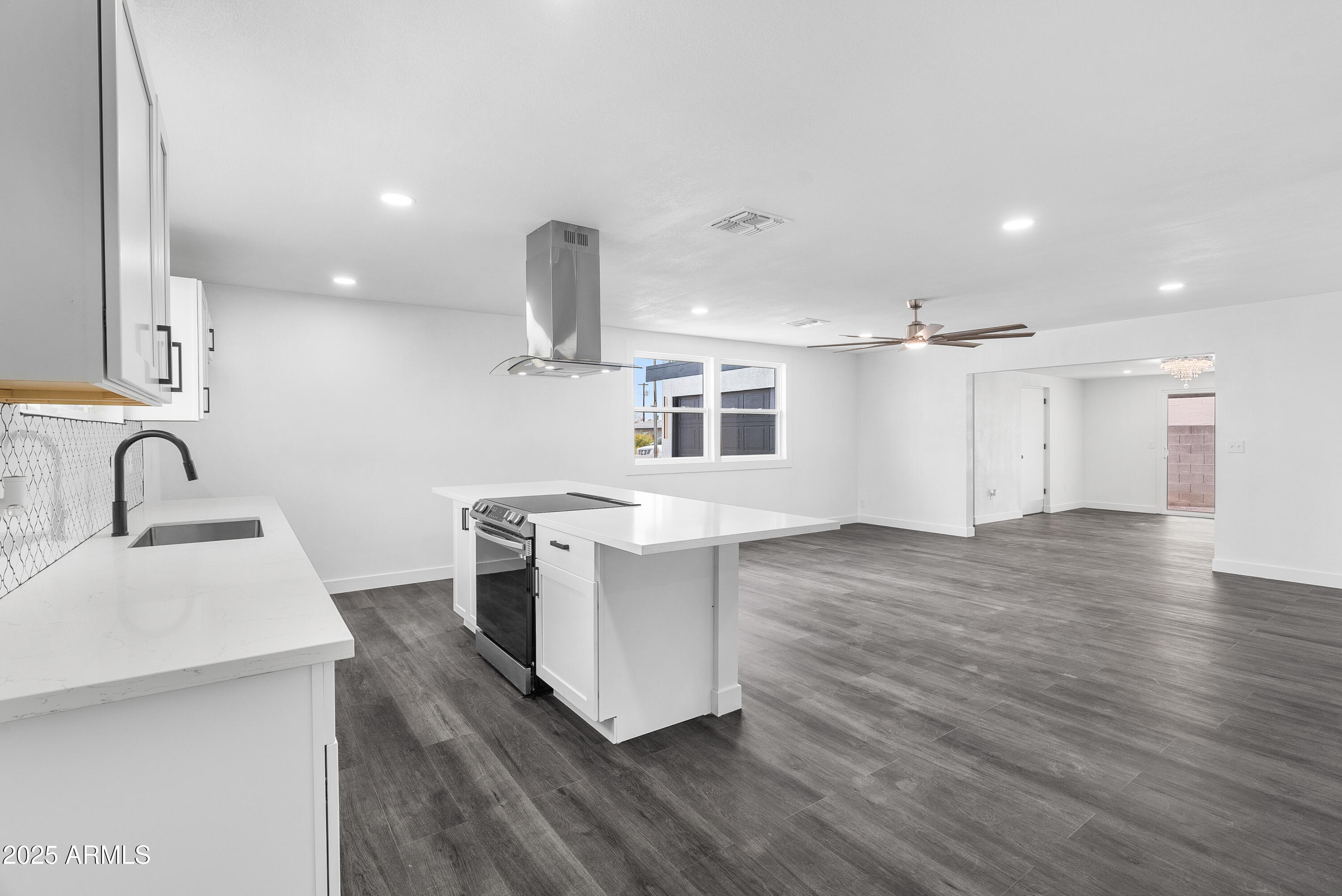 3002 W MANDALAY Lane