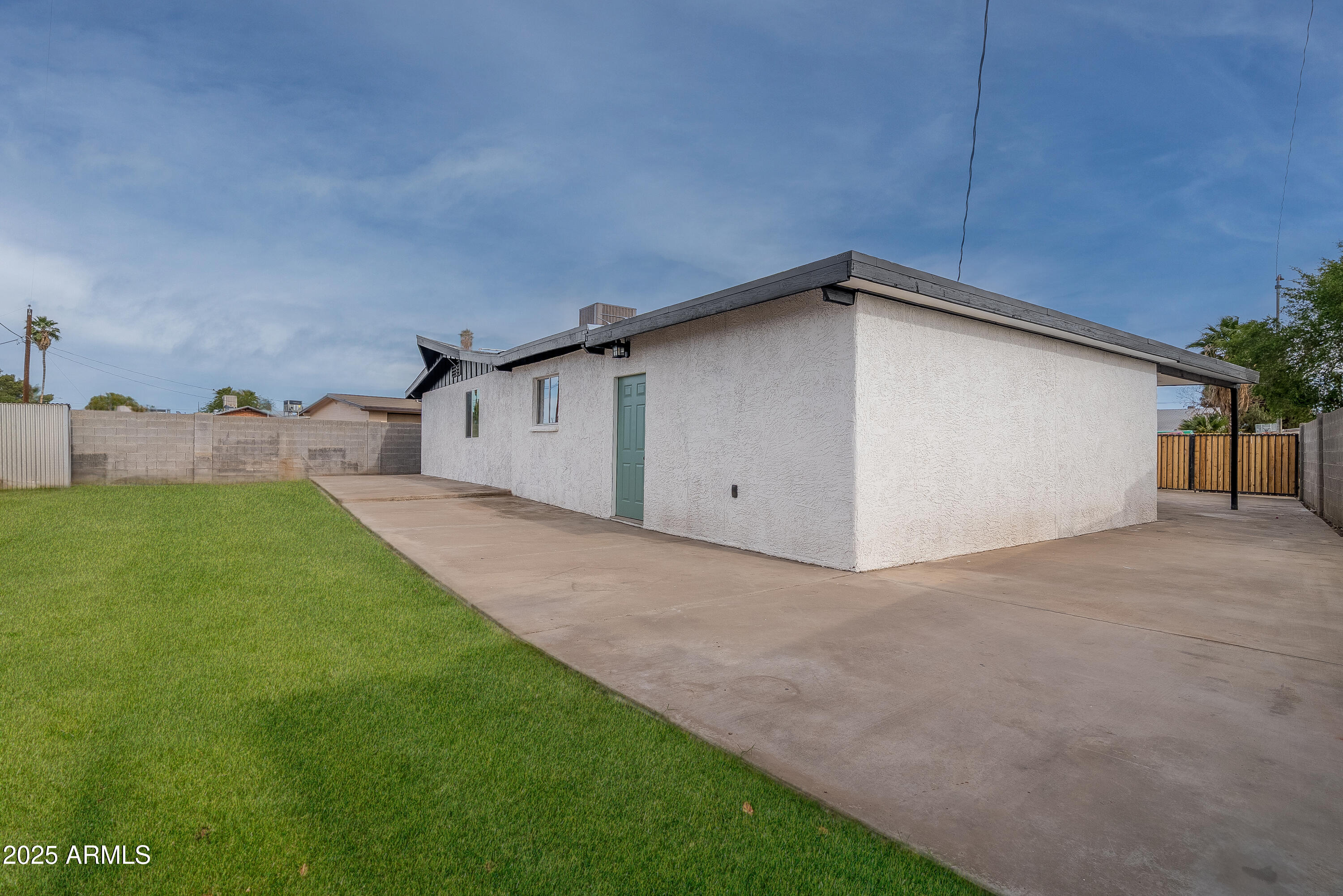 3002 W MANDALAY Lane