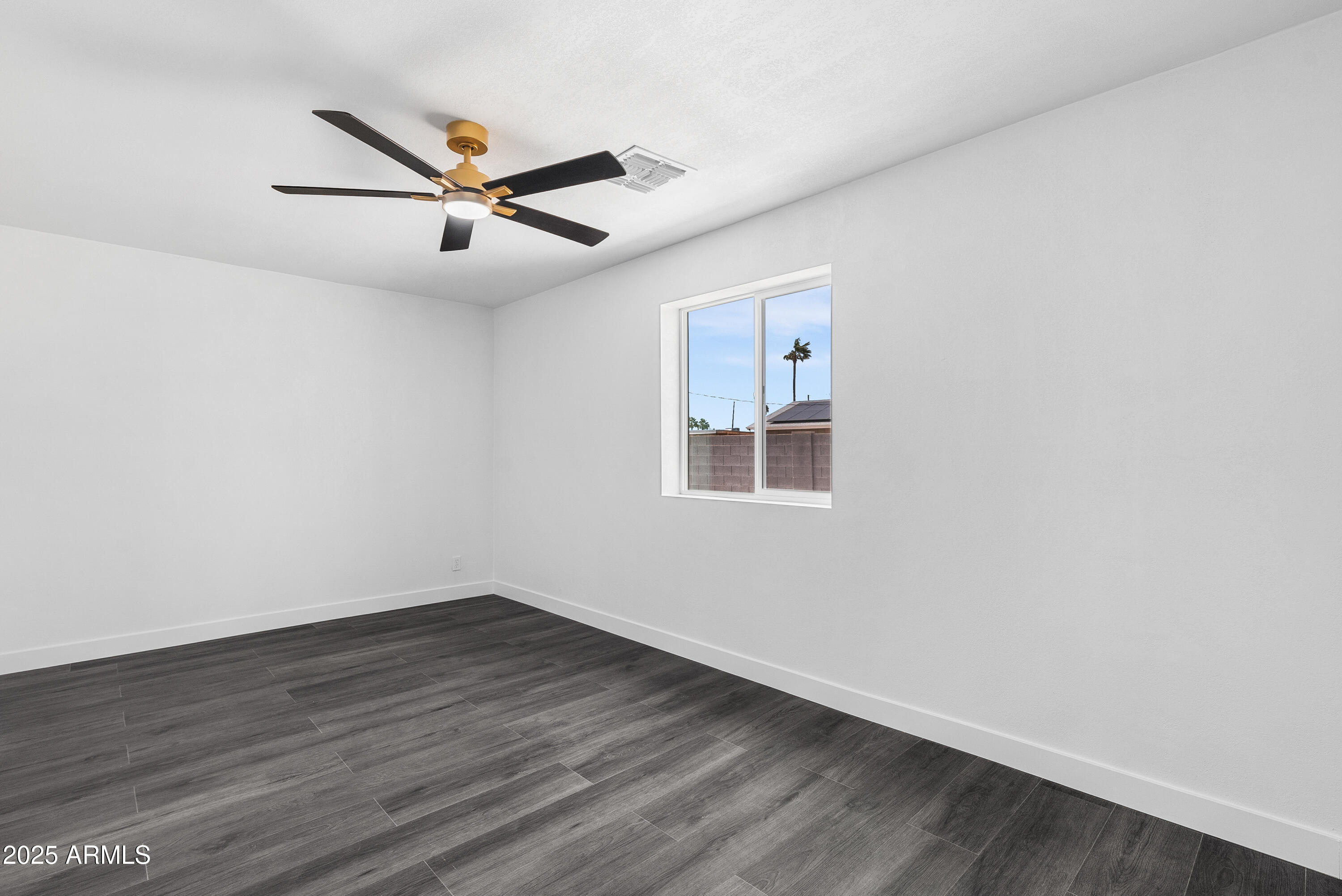 3002 W MANDALAY Lane