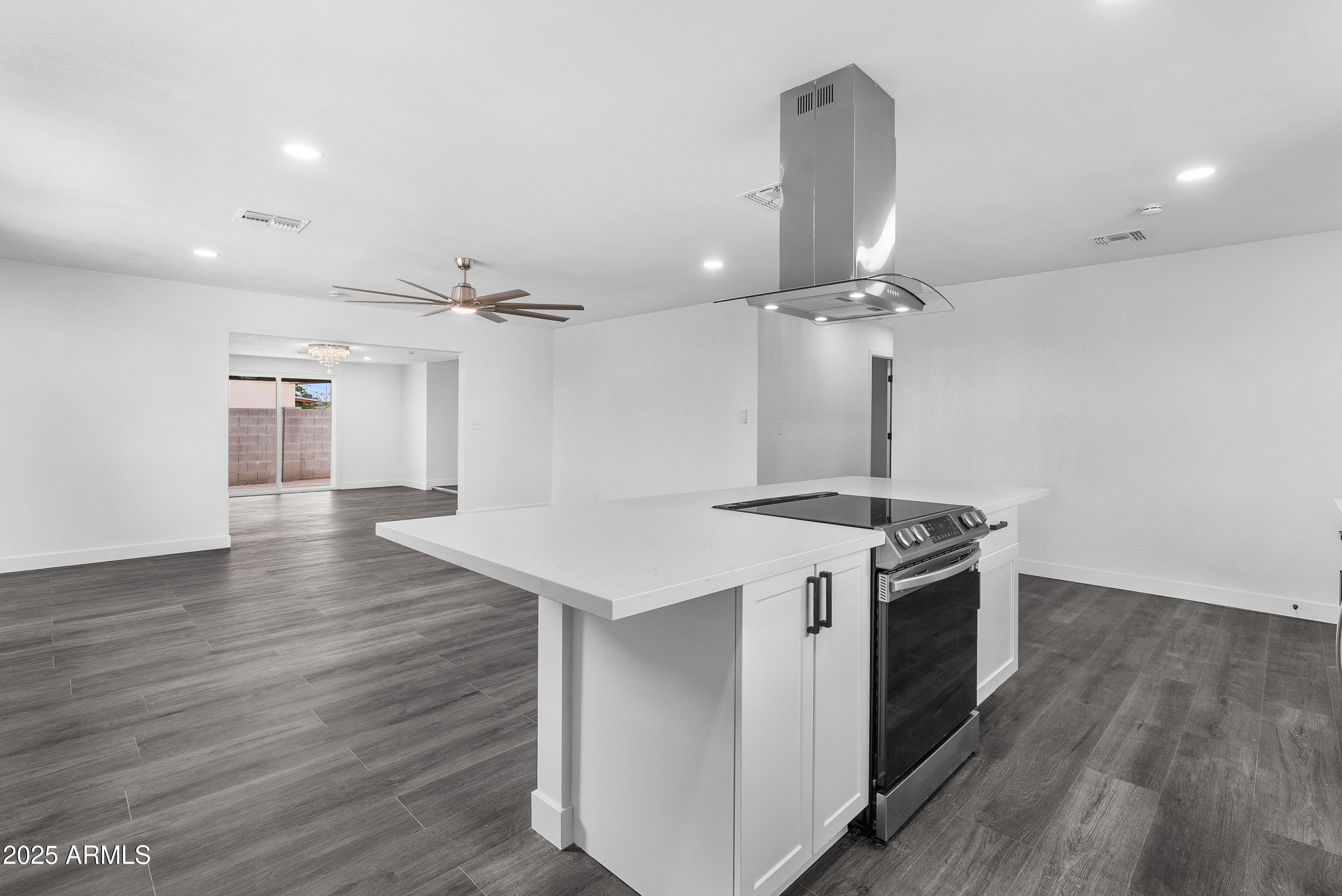 3002 W MANDALAY Lane