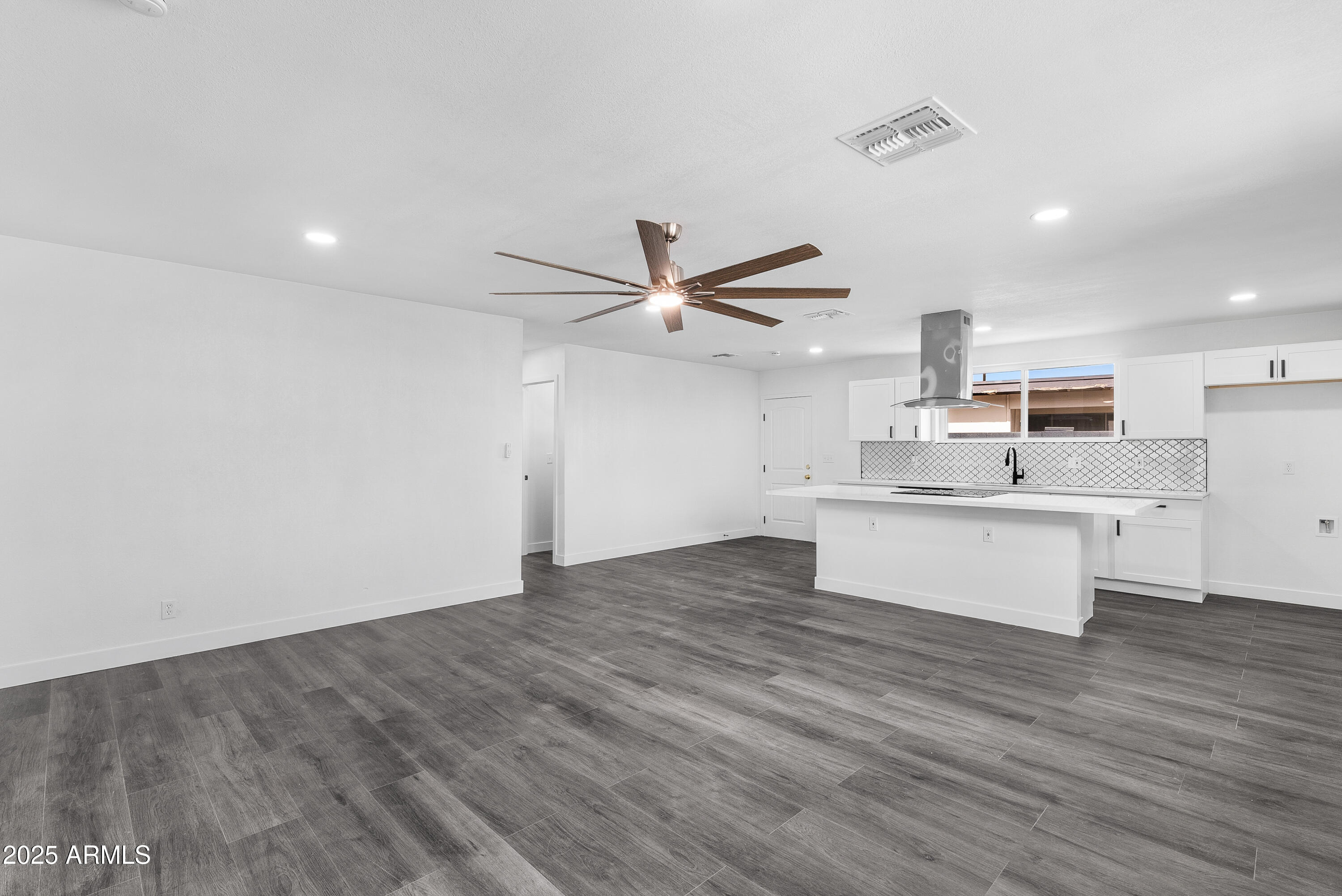 3002 W MANDALAY Lane