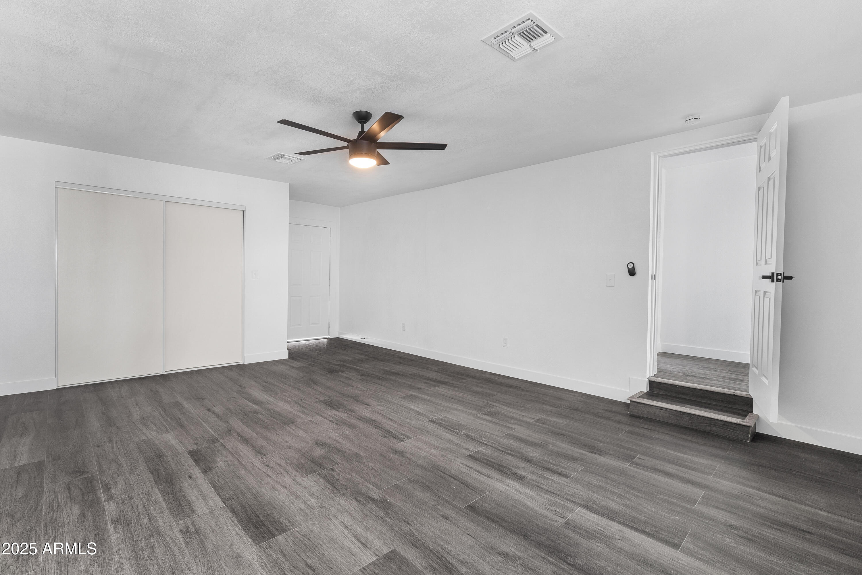 3002 W MANDALAY Lane