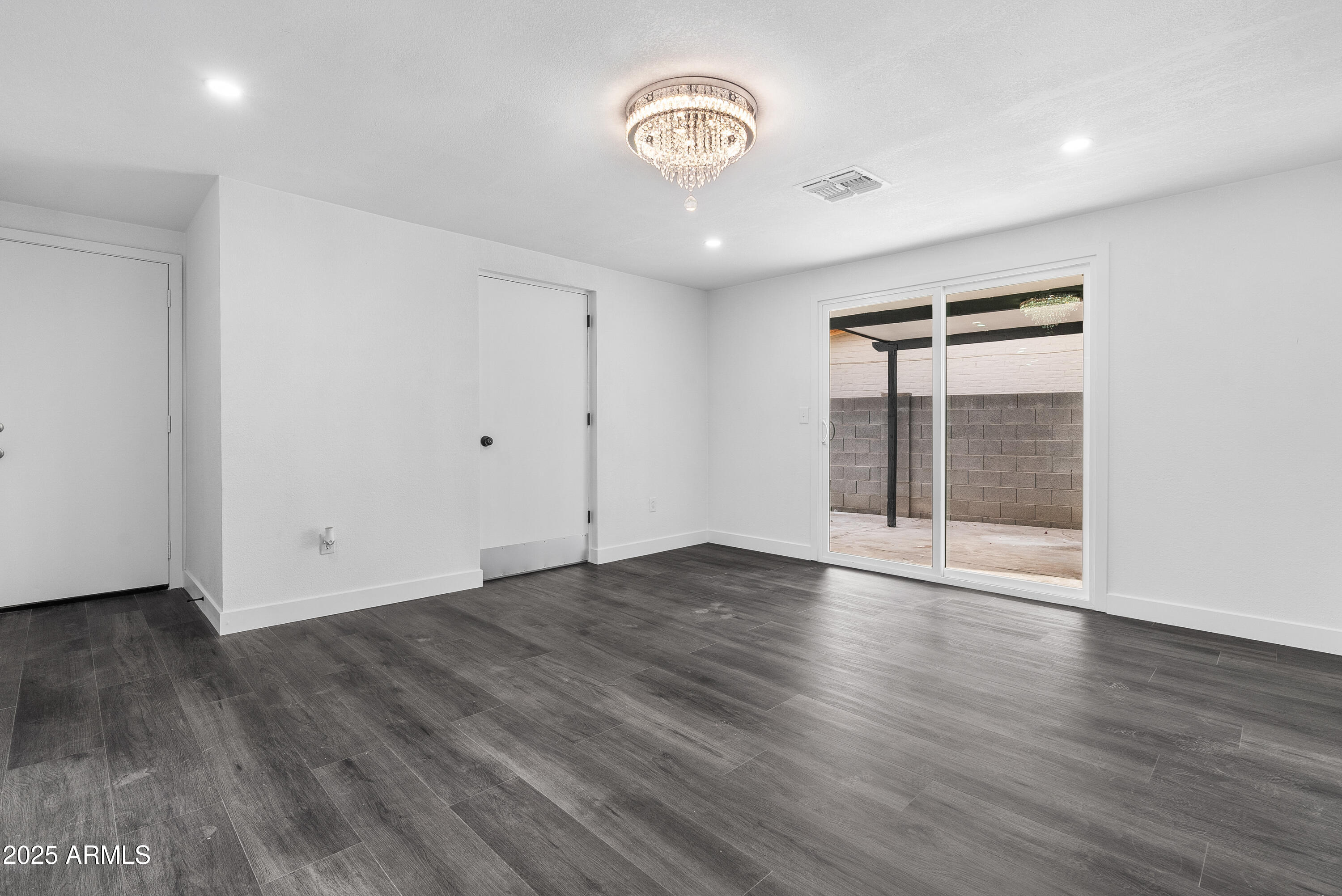 3002 W MANDALAY Lane