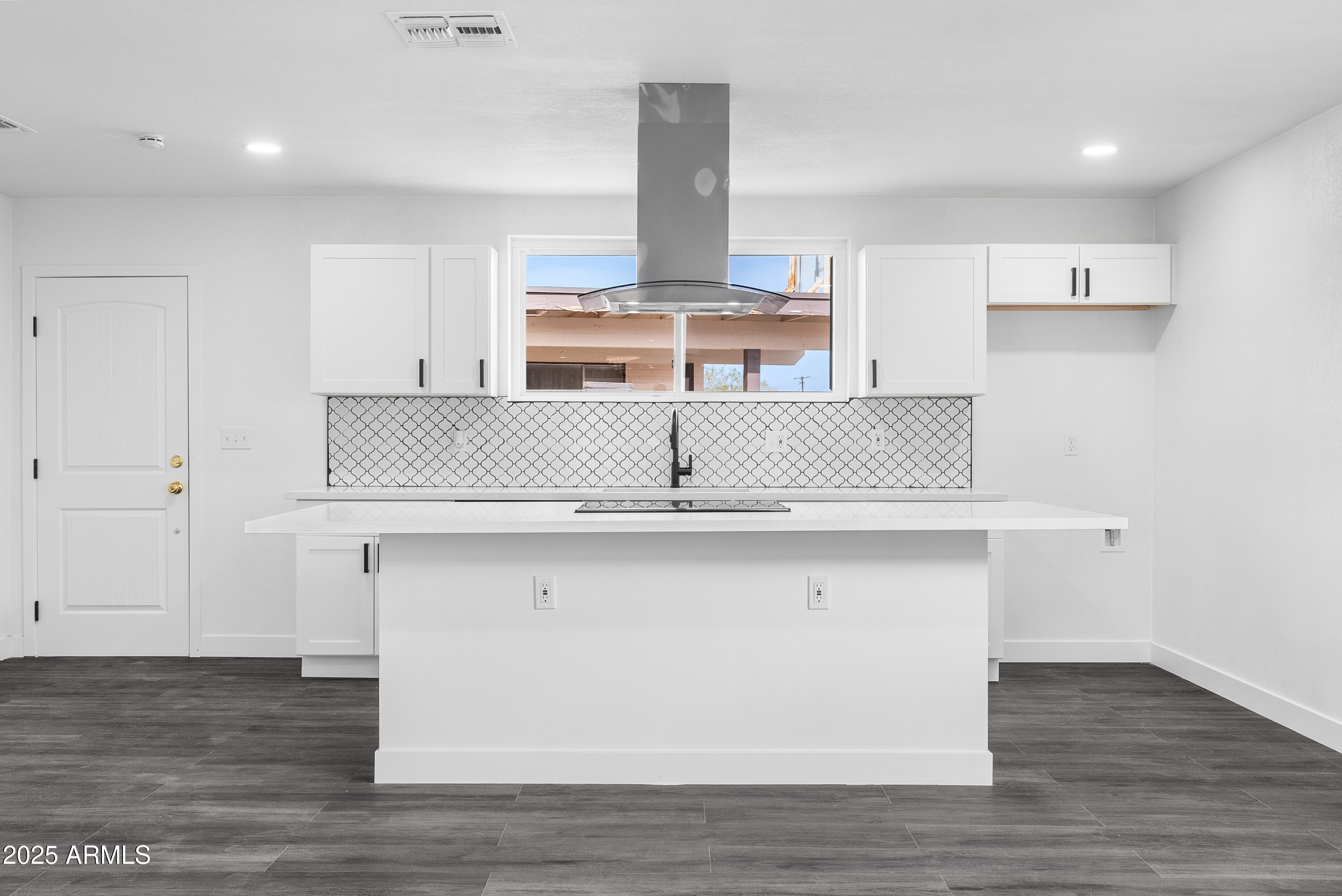 3002 W MANDALAY Lane