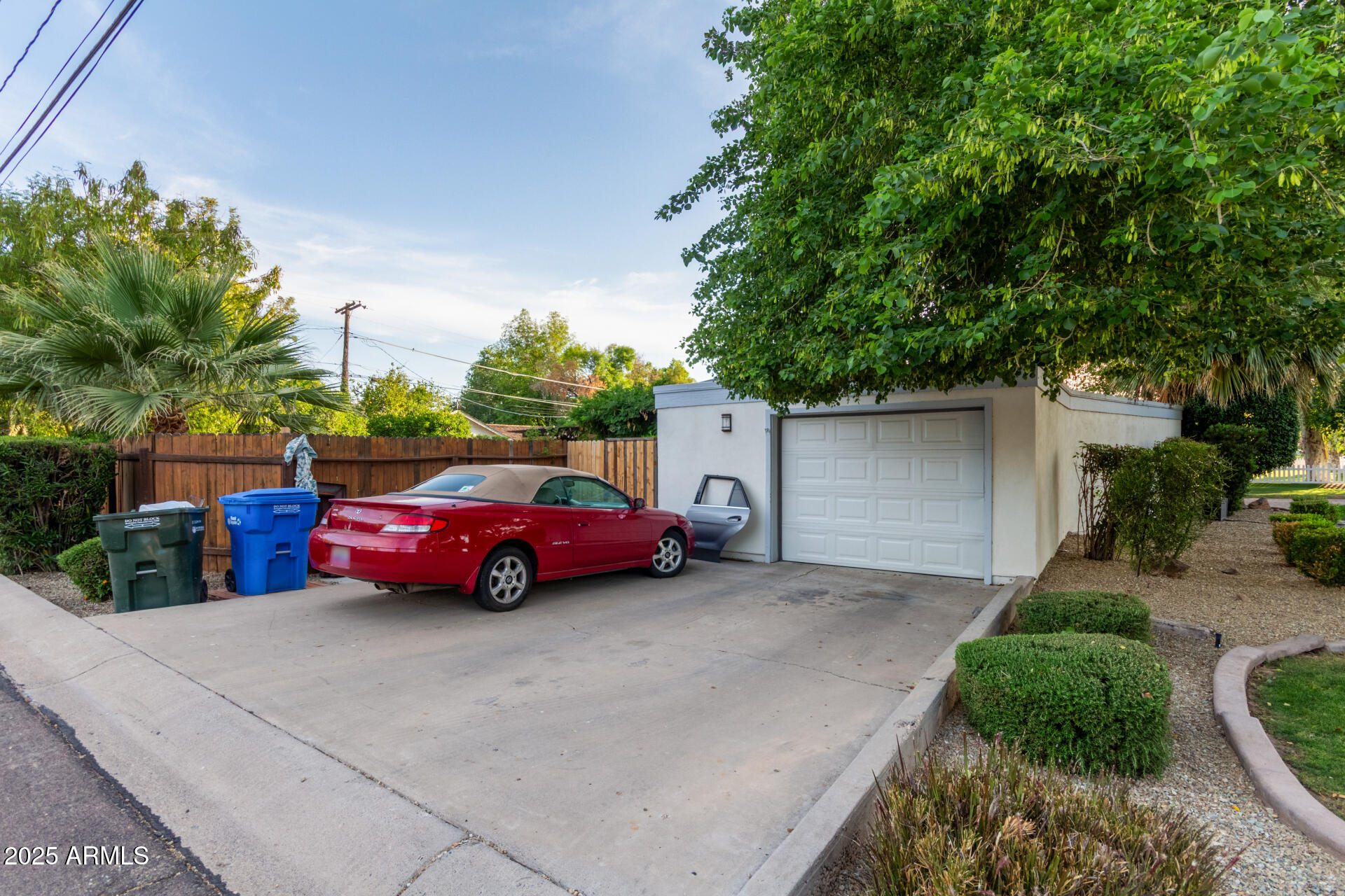 301 W ROYAL PALM Road