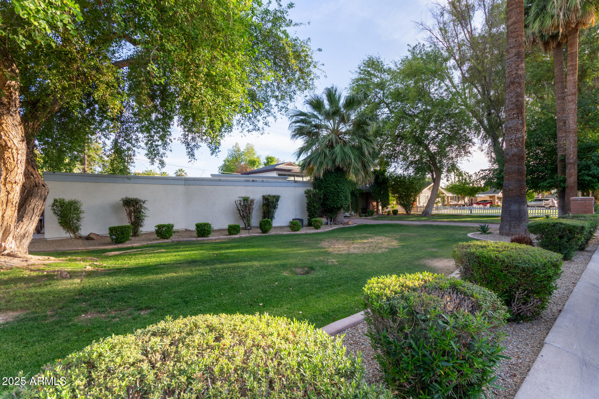 301 W ROYAL PALM Road