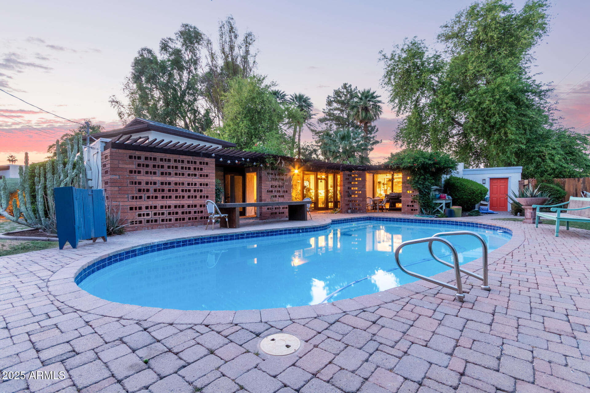301 W ROYAL PALM Road