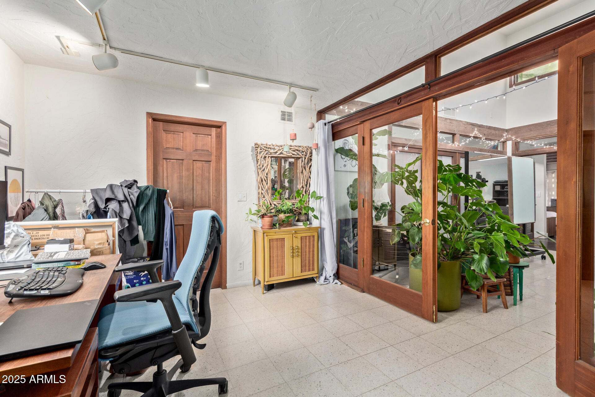 301 W ROYAL PALM Road