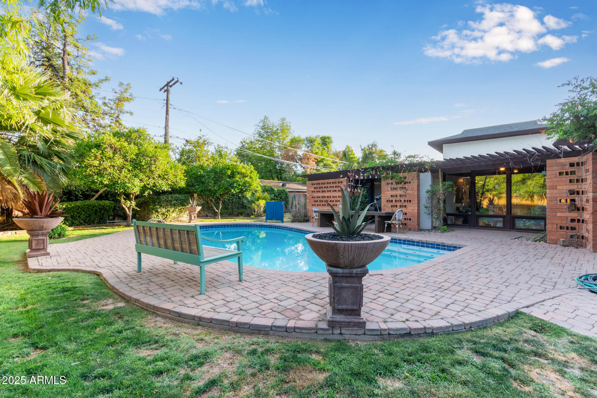 301 W ROYAL PALM Road