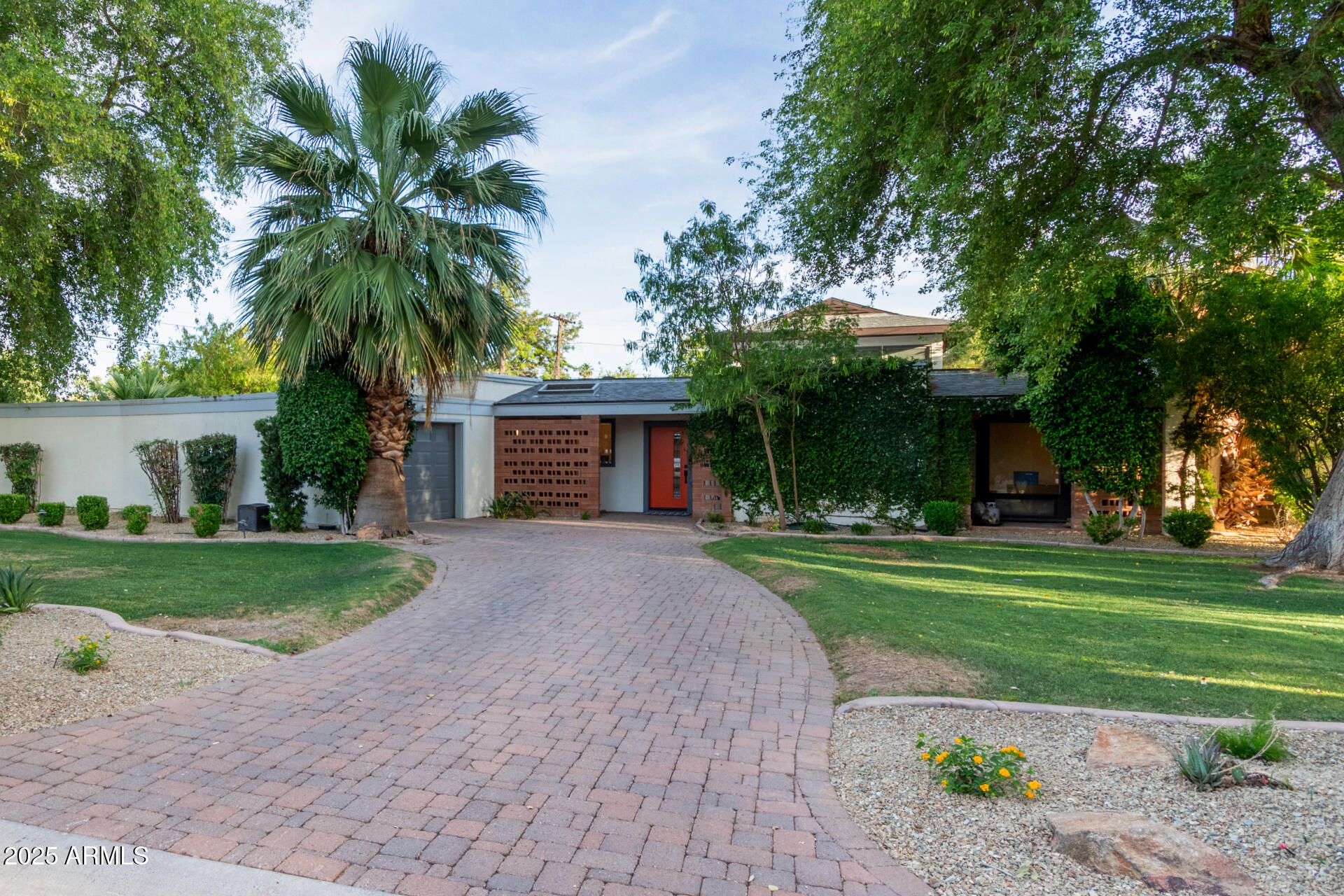 301 W ROYAL PALM Road