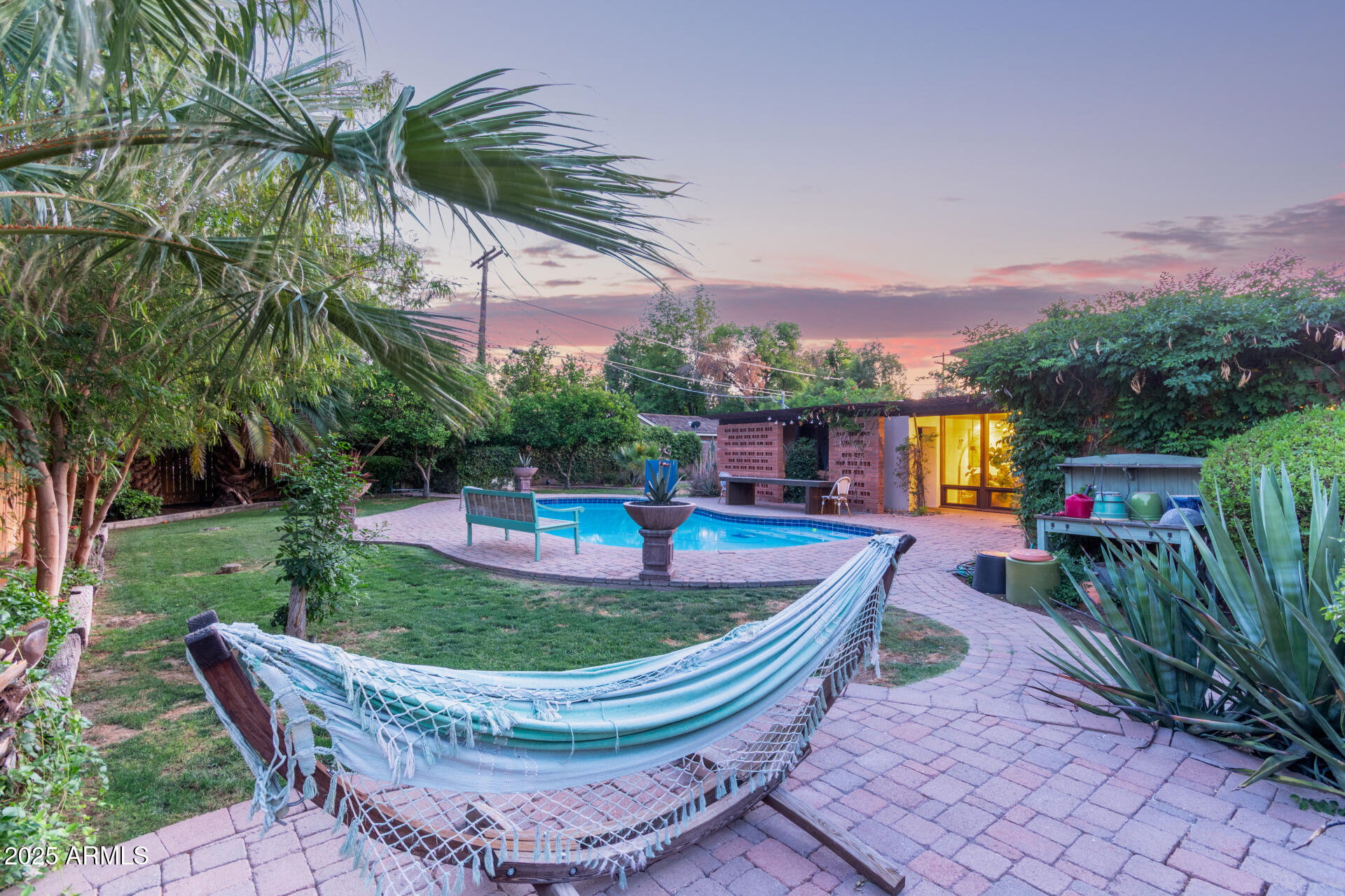 301 W ROYAL PALM Road