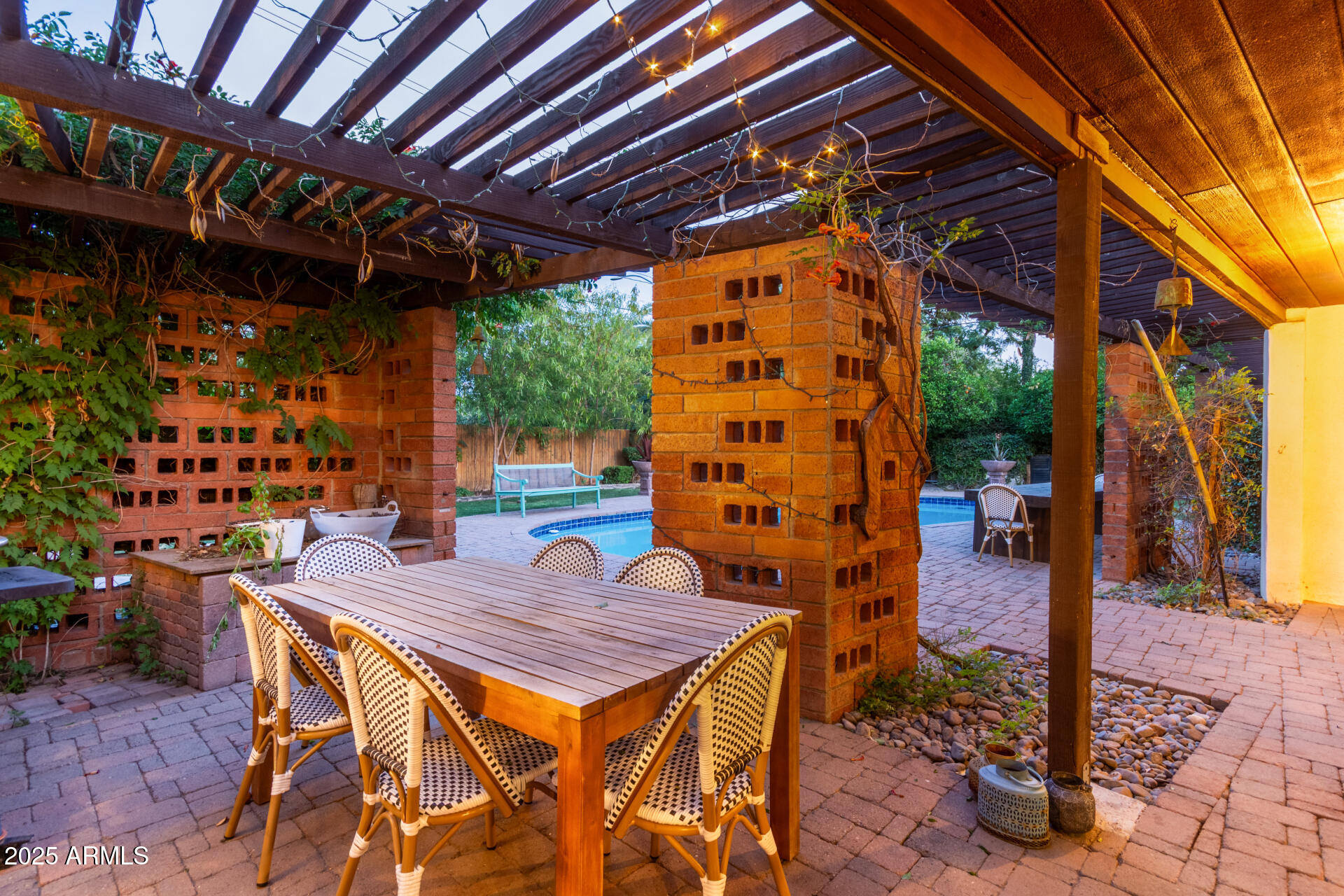 301 W ROYAL PALM Road