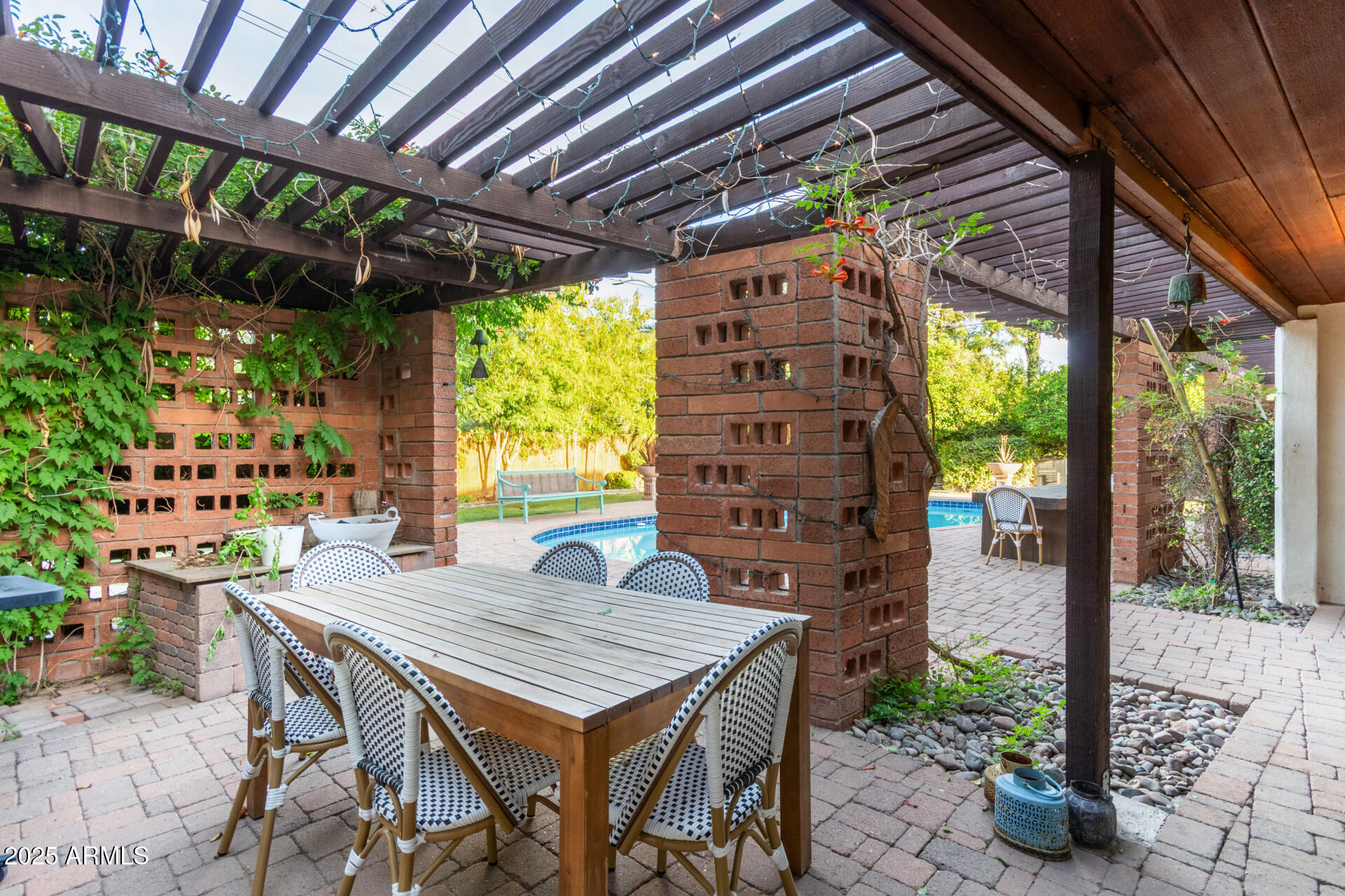 301 W ROYAL PALM Road