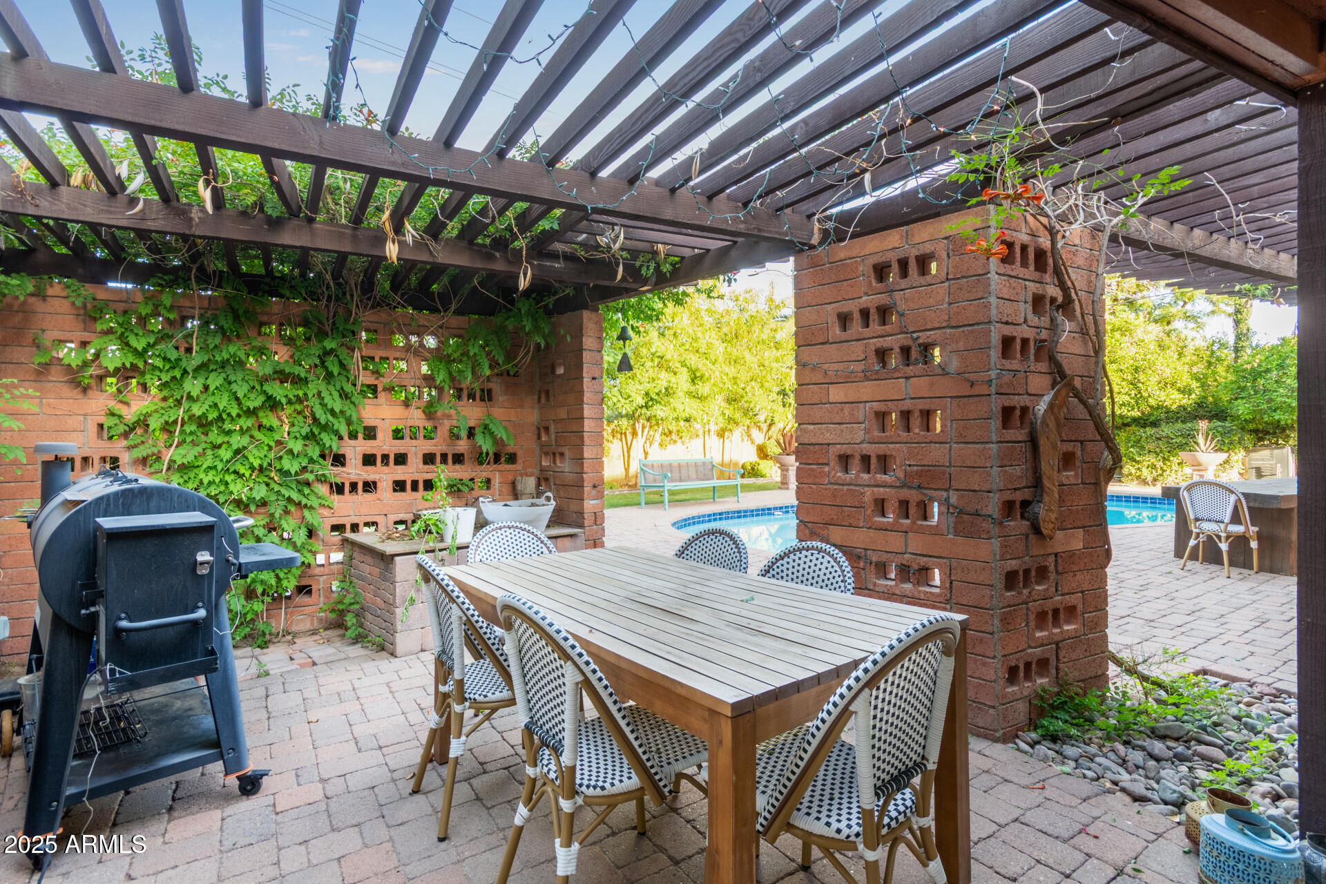 301 W ROYAL PALM Road