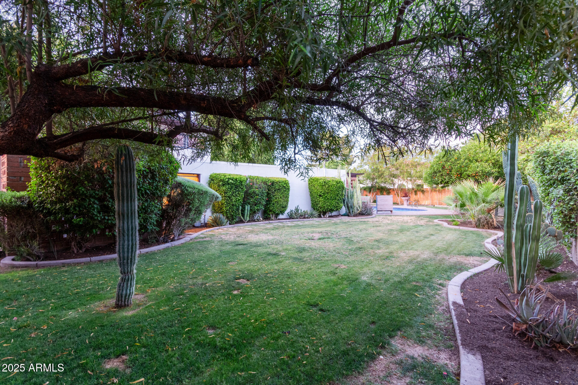 301 W ROYAL PALM Road