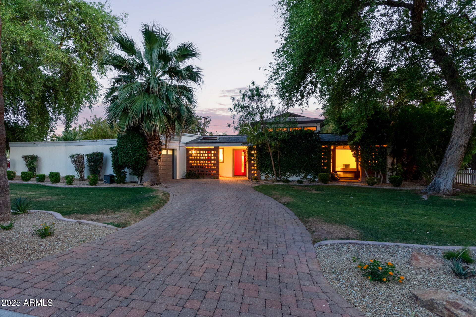 301 W ROYAL PALM Road