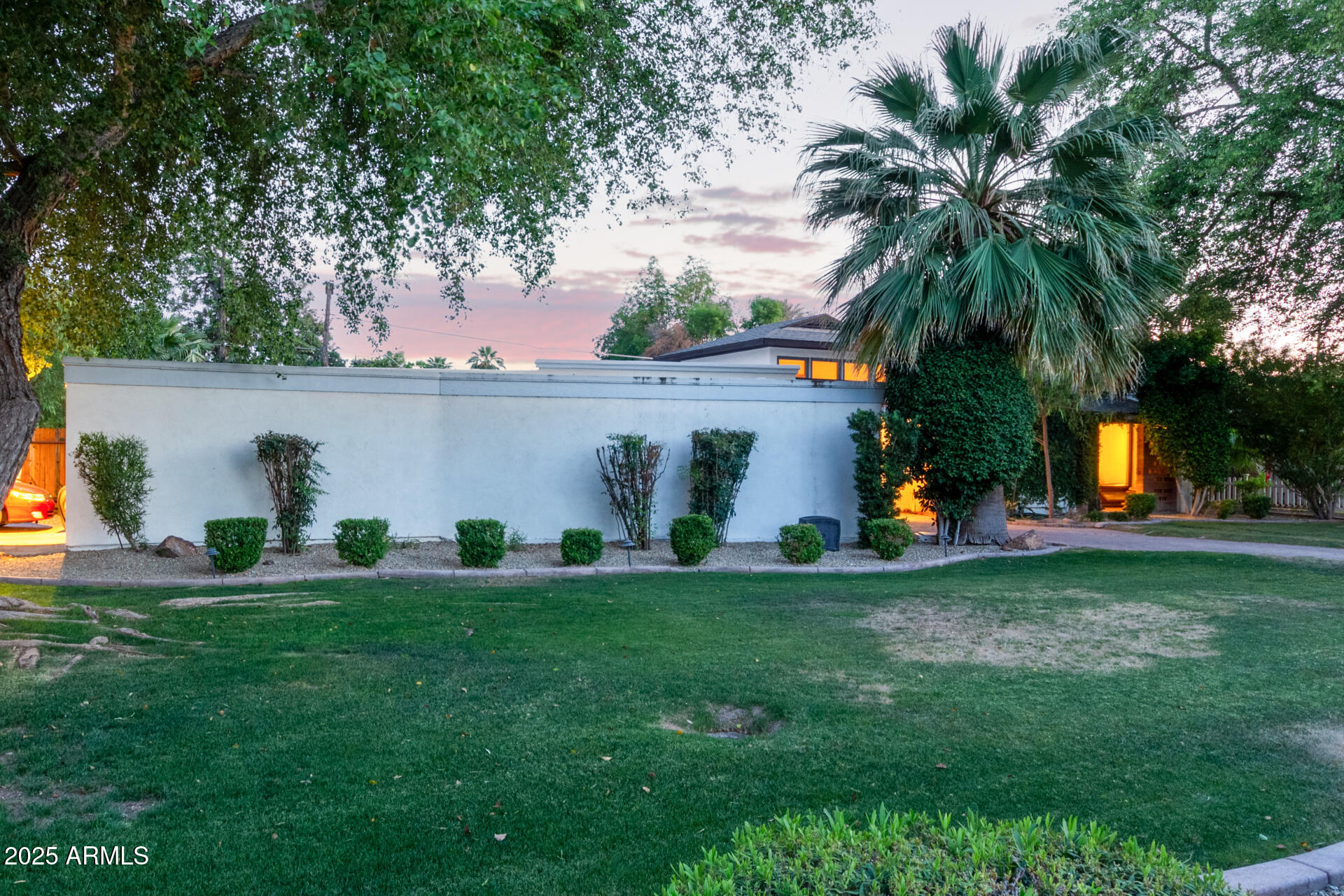 301 W ROYAL PALM Road