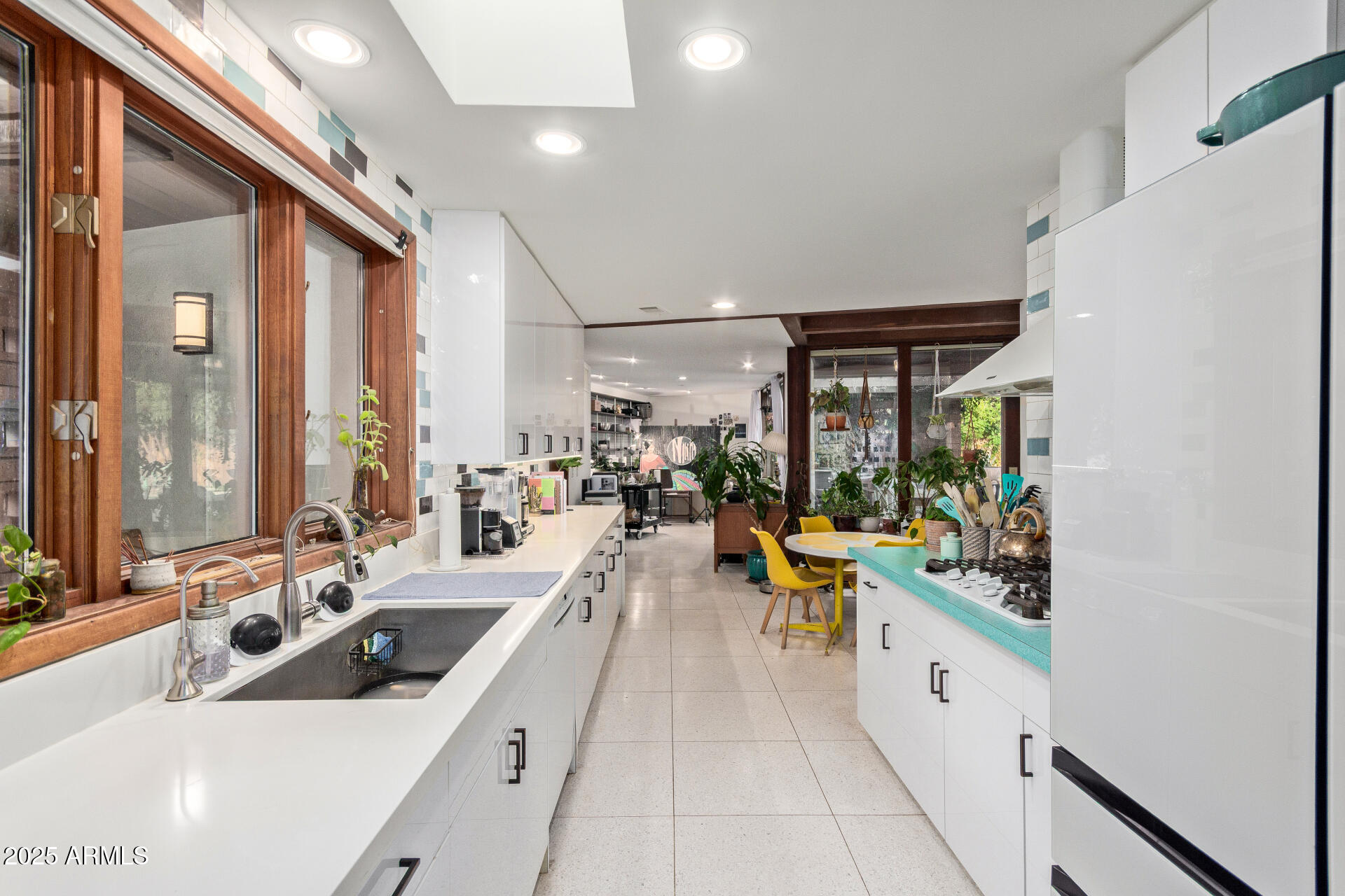 301 W ROYAL PALM Road