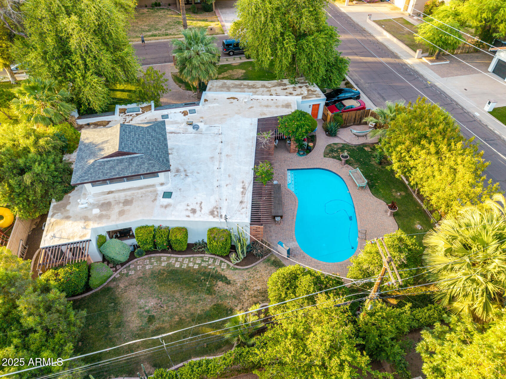 301 W ROYAL PALM Road